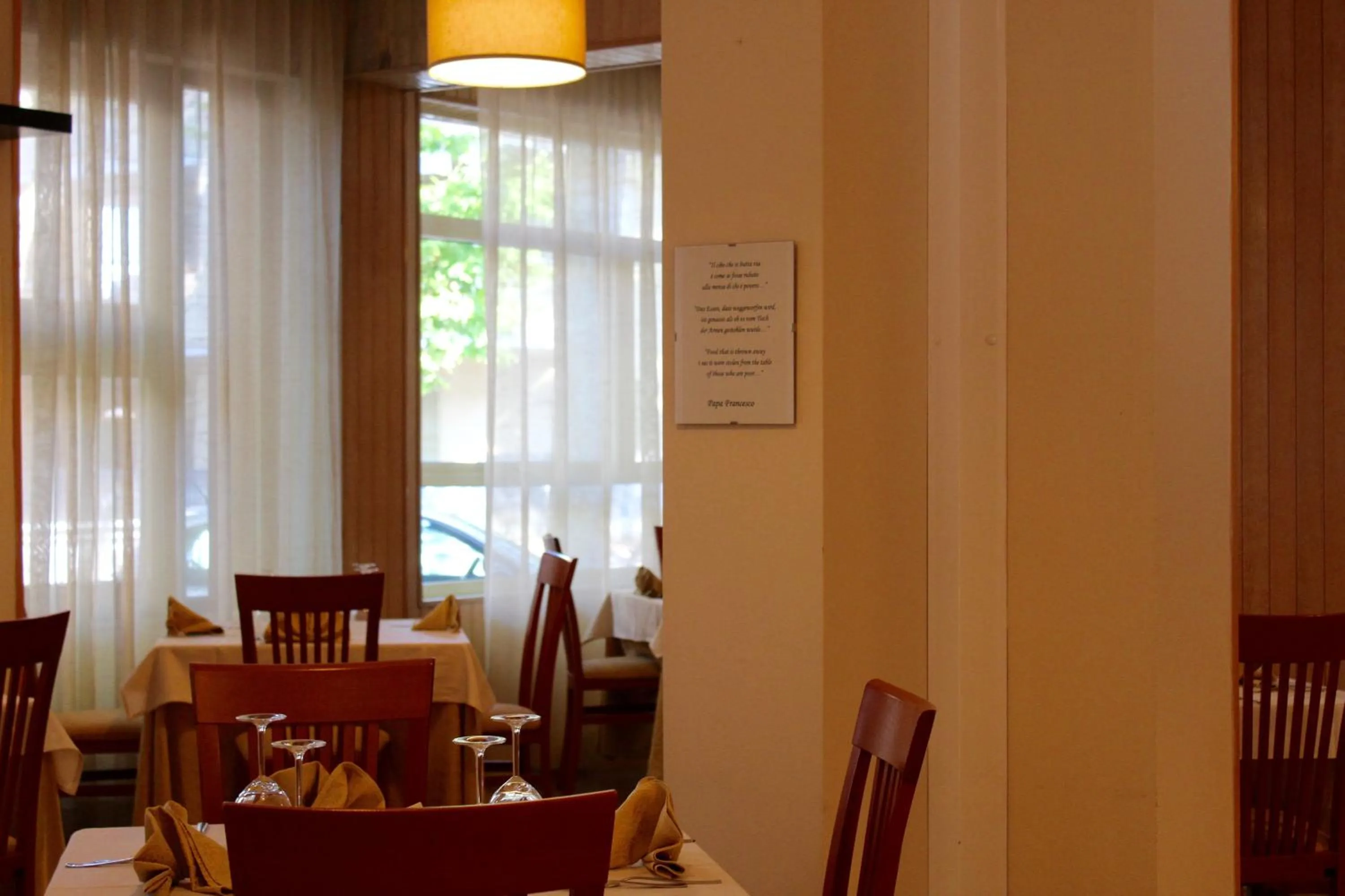 Restaurant/places to eat in Hotel Jole