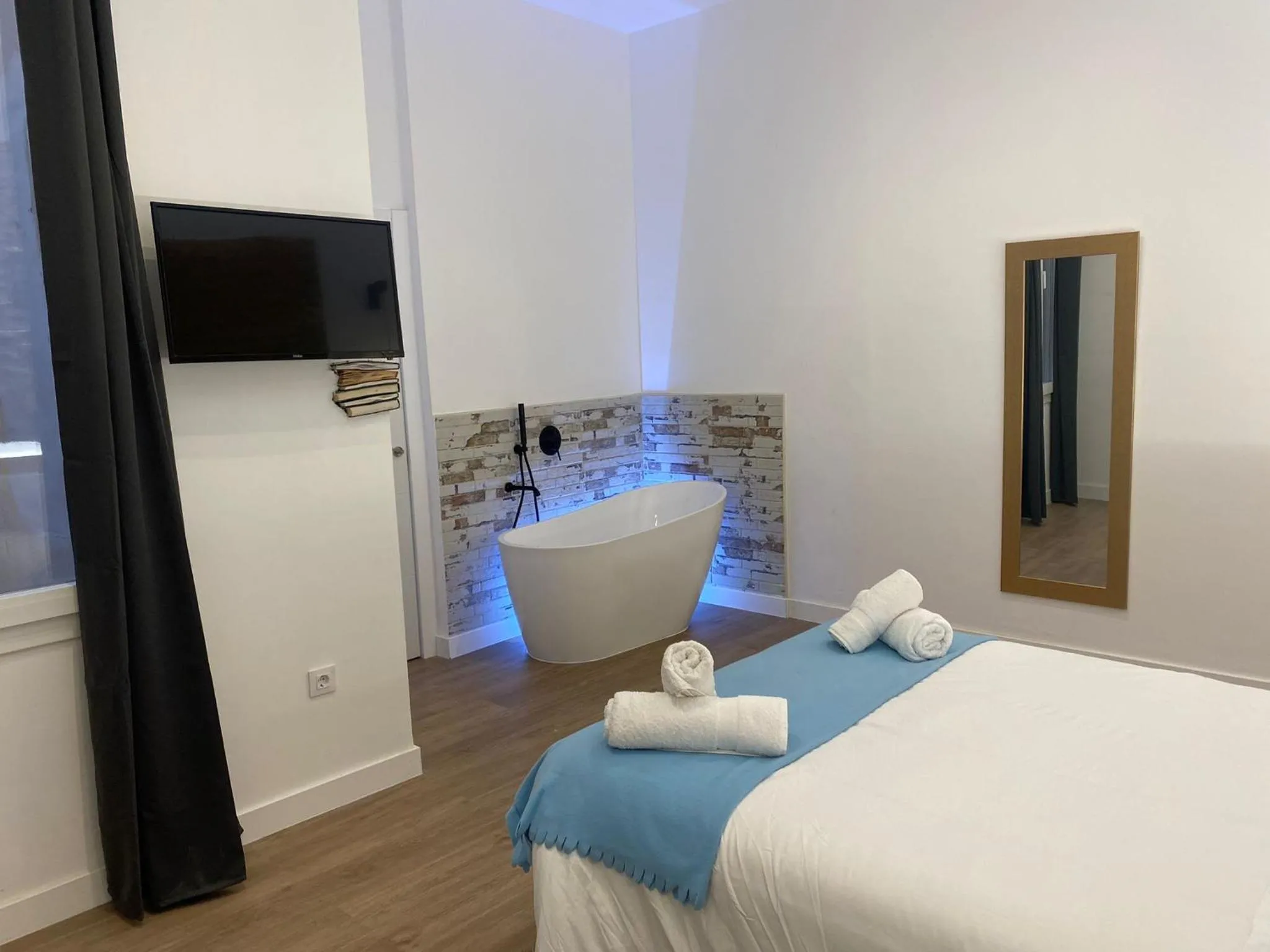 Superior Apartment with bathtub in Sevilla deluxe suites