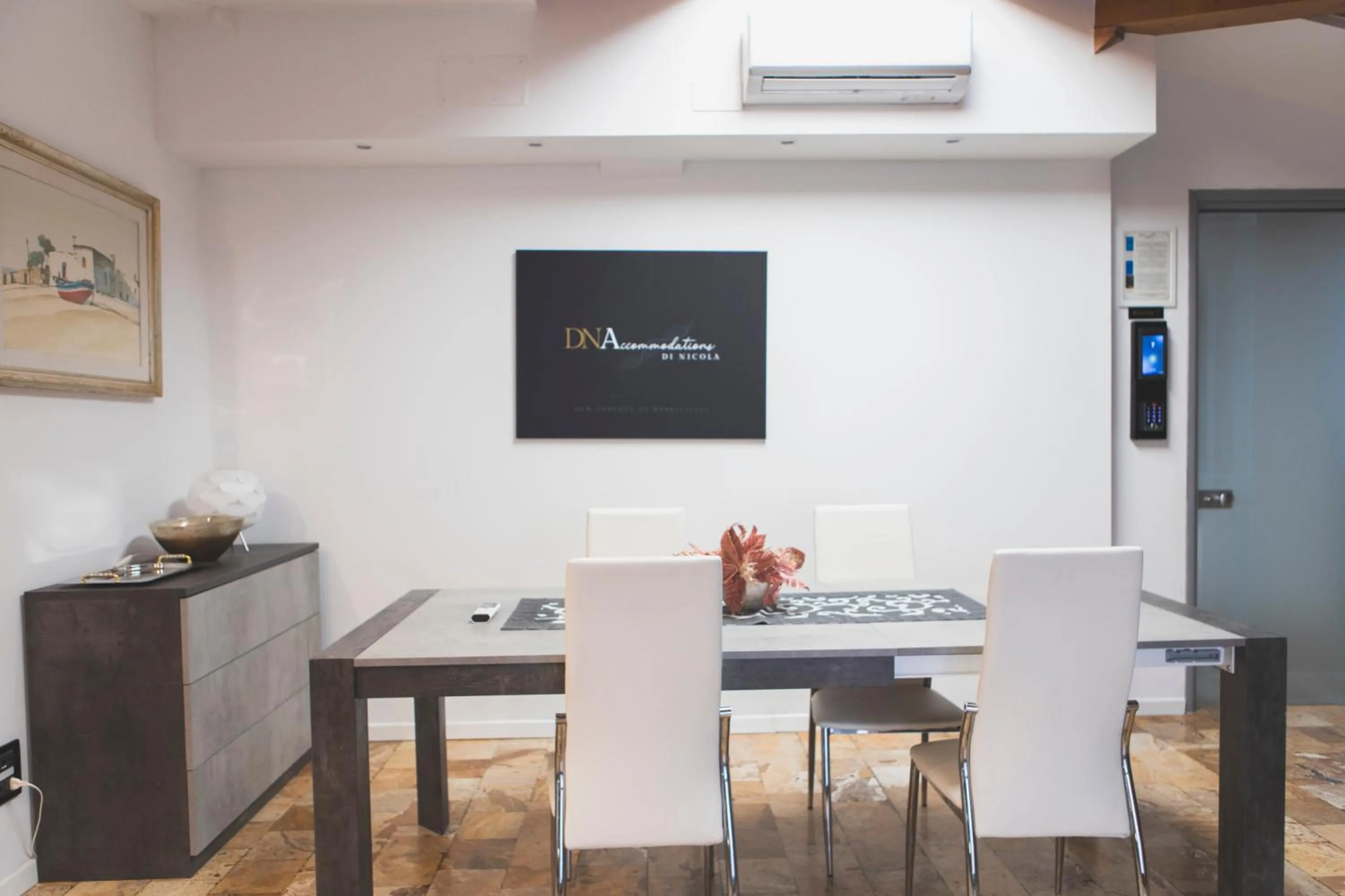 Communal lounge/ TV room in B&B Palazzo Storico Di Nicola