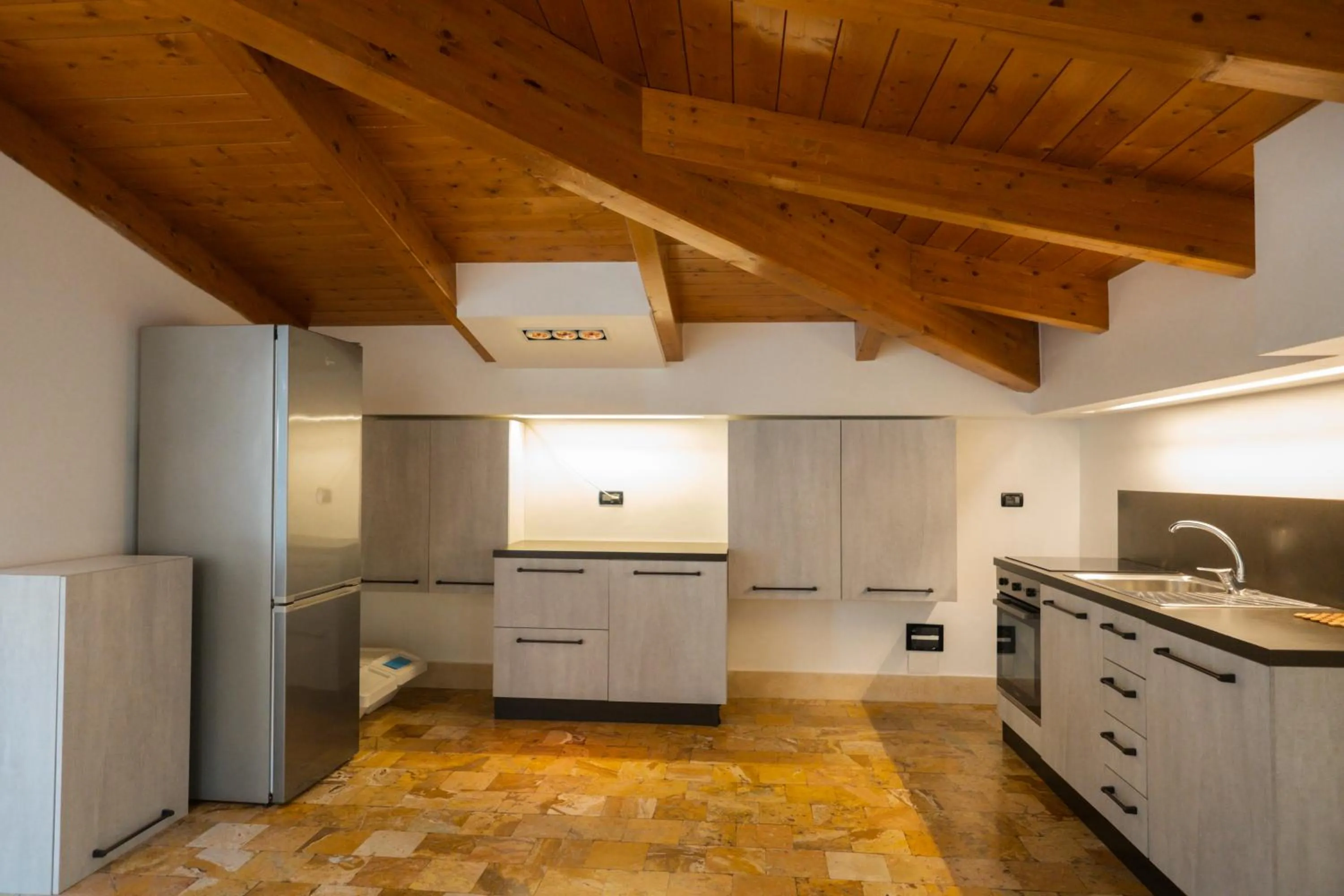 Communal kitchen in B&B Palazzo Storico Di Nicola