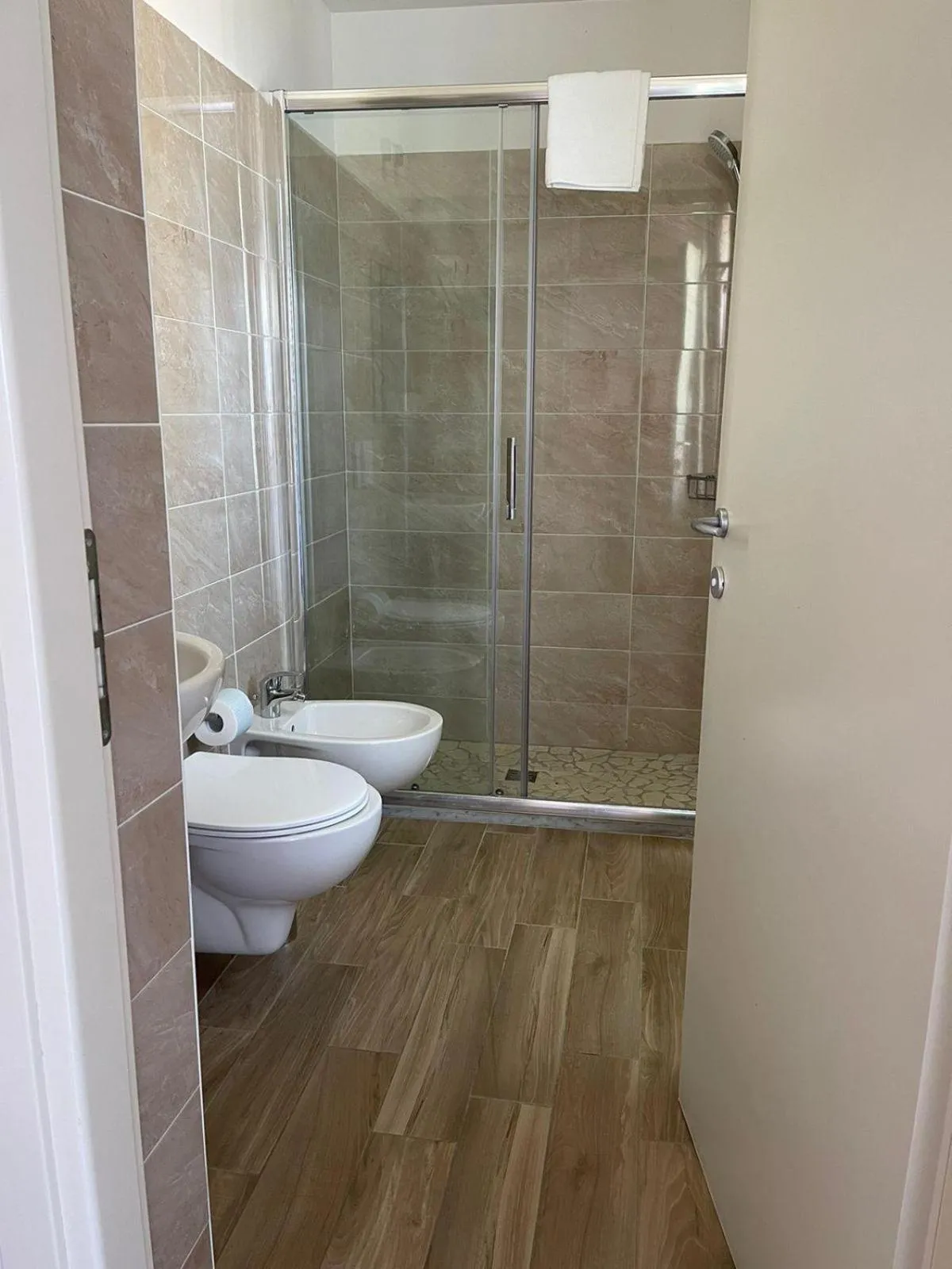 Bathroom in Hotel Costazzurra by Interlux