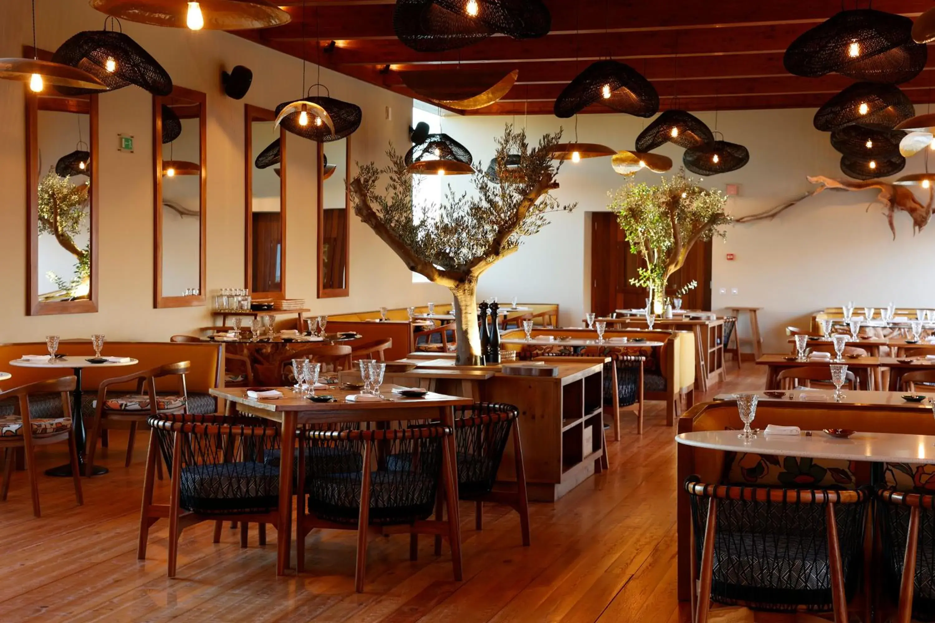 Restaurant/places to eat in Praia do Canal Nature Retreat - Small Luxury Hotels of the World Restaurant/places to eat in Praia do Canal Nature Retreat - Small Luxury Hotels of the World