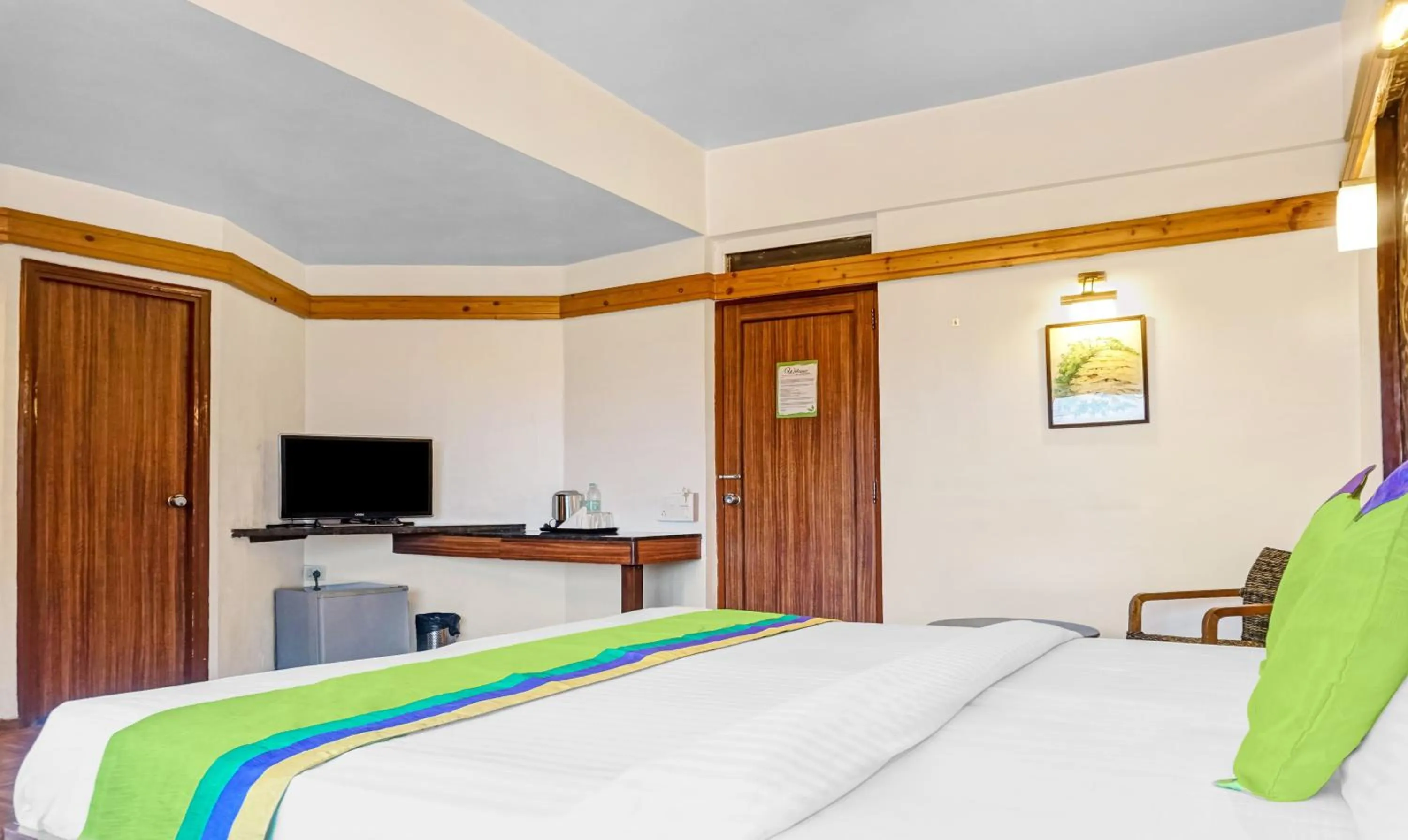 Bedroom, Bed in Treebo Sahara Shivaji Nagar