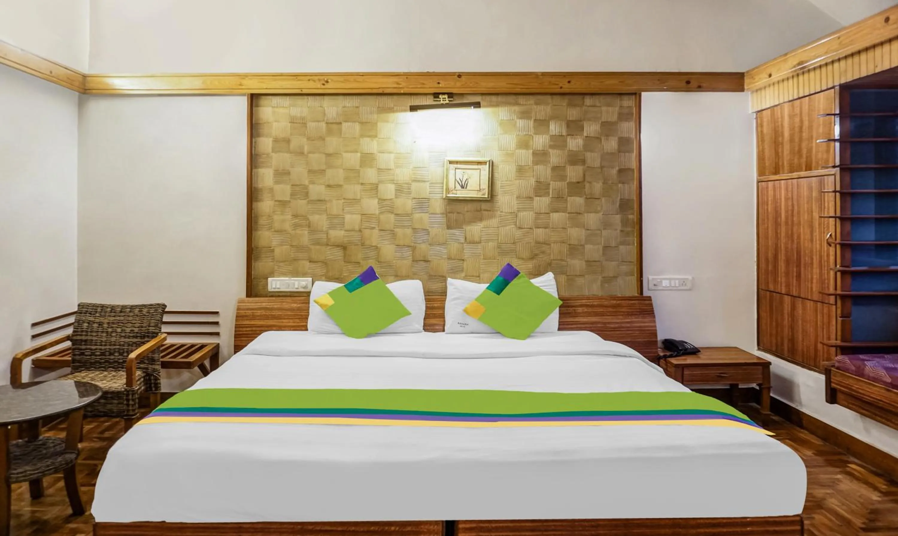 Bedroom, Bed in Treebo Sahara Shivaji Nagar