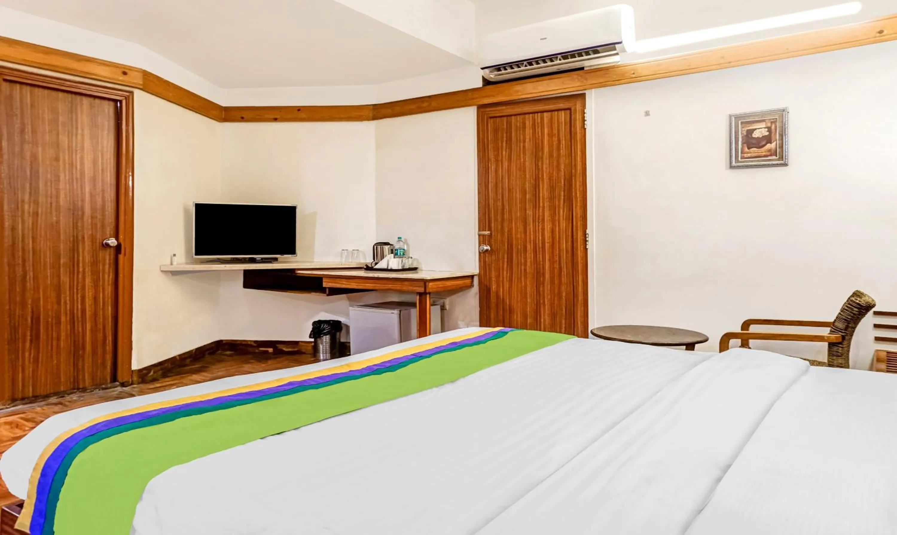 Bedroom, Bed in Treebo Sahara Shivaji Nagar