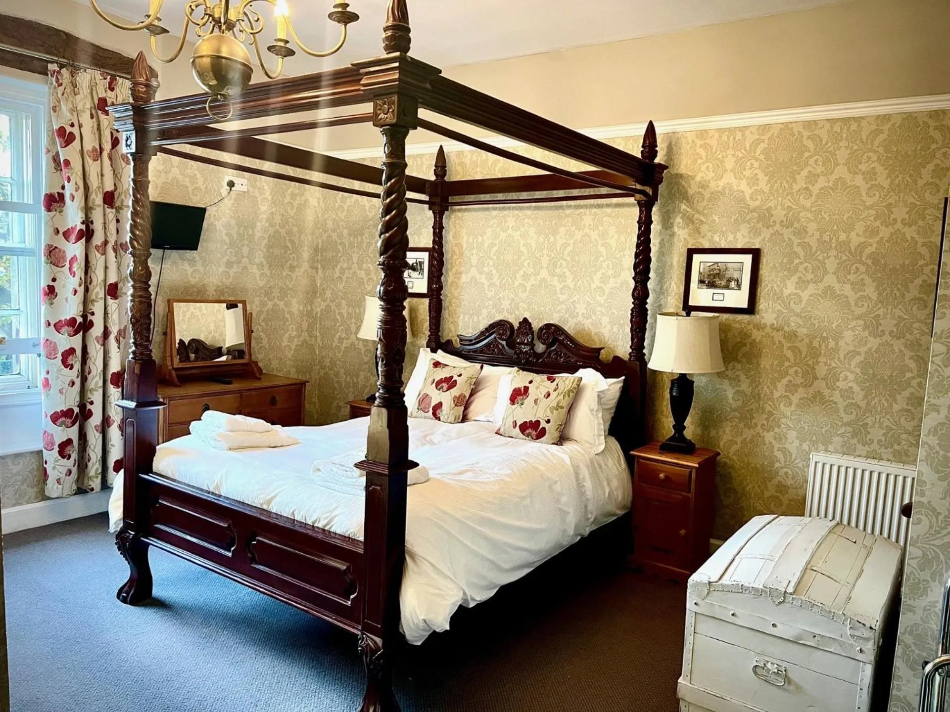 Bed in Old Hall Hotel Hope