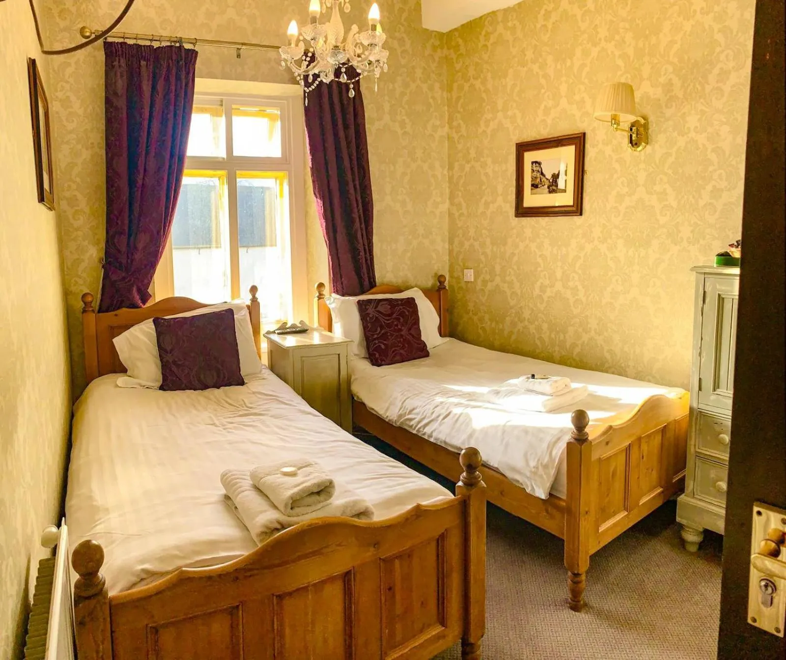 Bedroom, Bed in Old Hall Hotel Hope