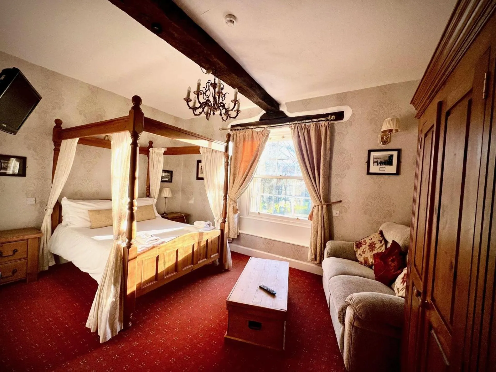 Bed in Old Hall Hotel Hope