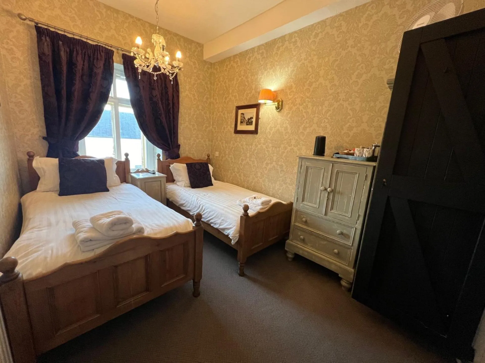 Bed in Old Hall Hotel Hope