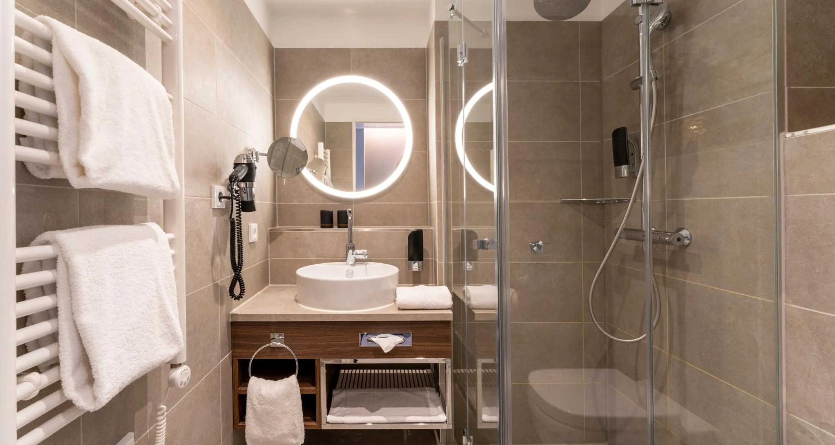 Bathroom in PLAZA Premium München