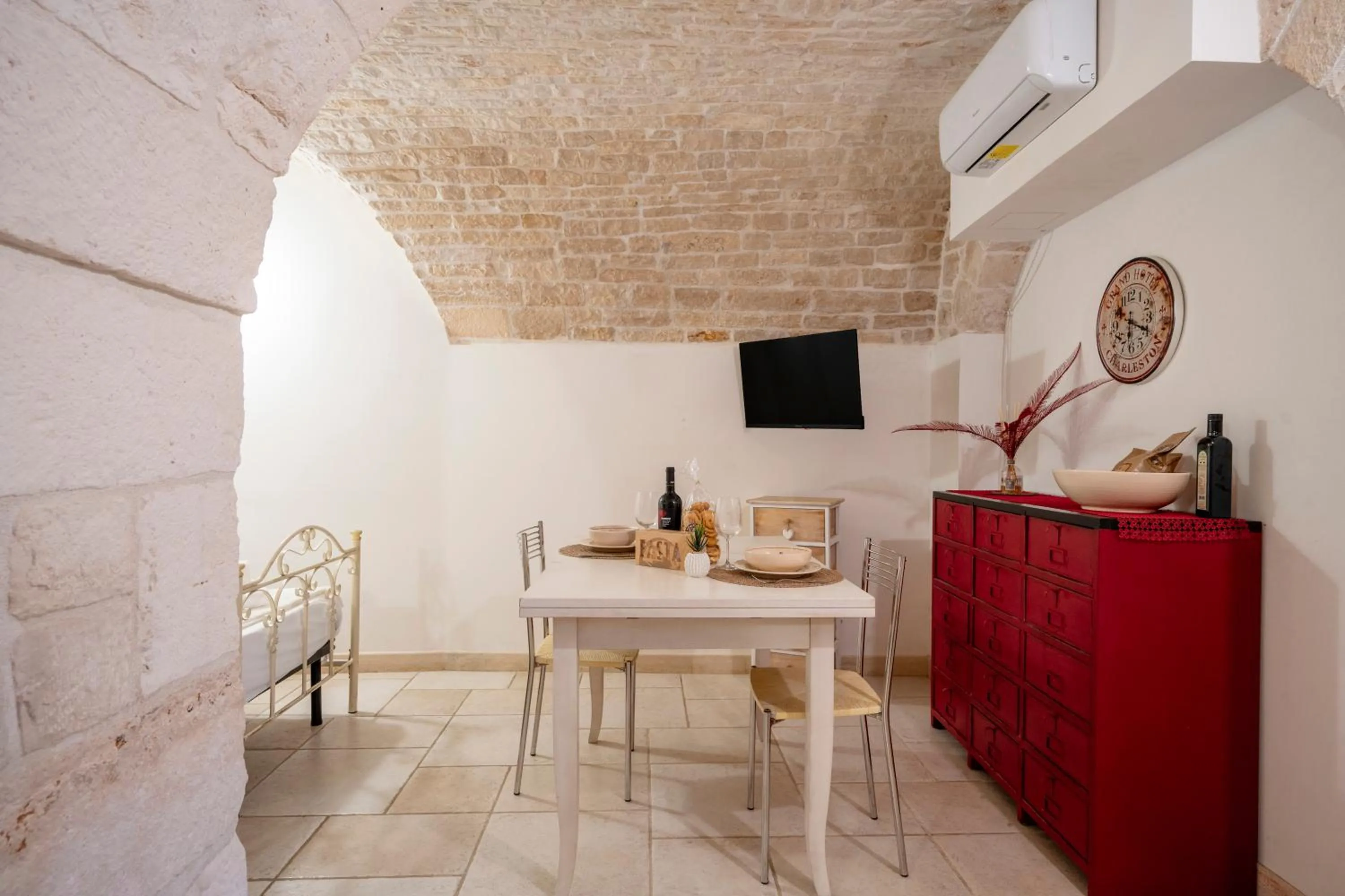 TV and multimedia in Trulli Contento - Rooms & Apartments
