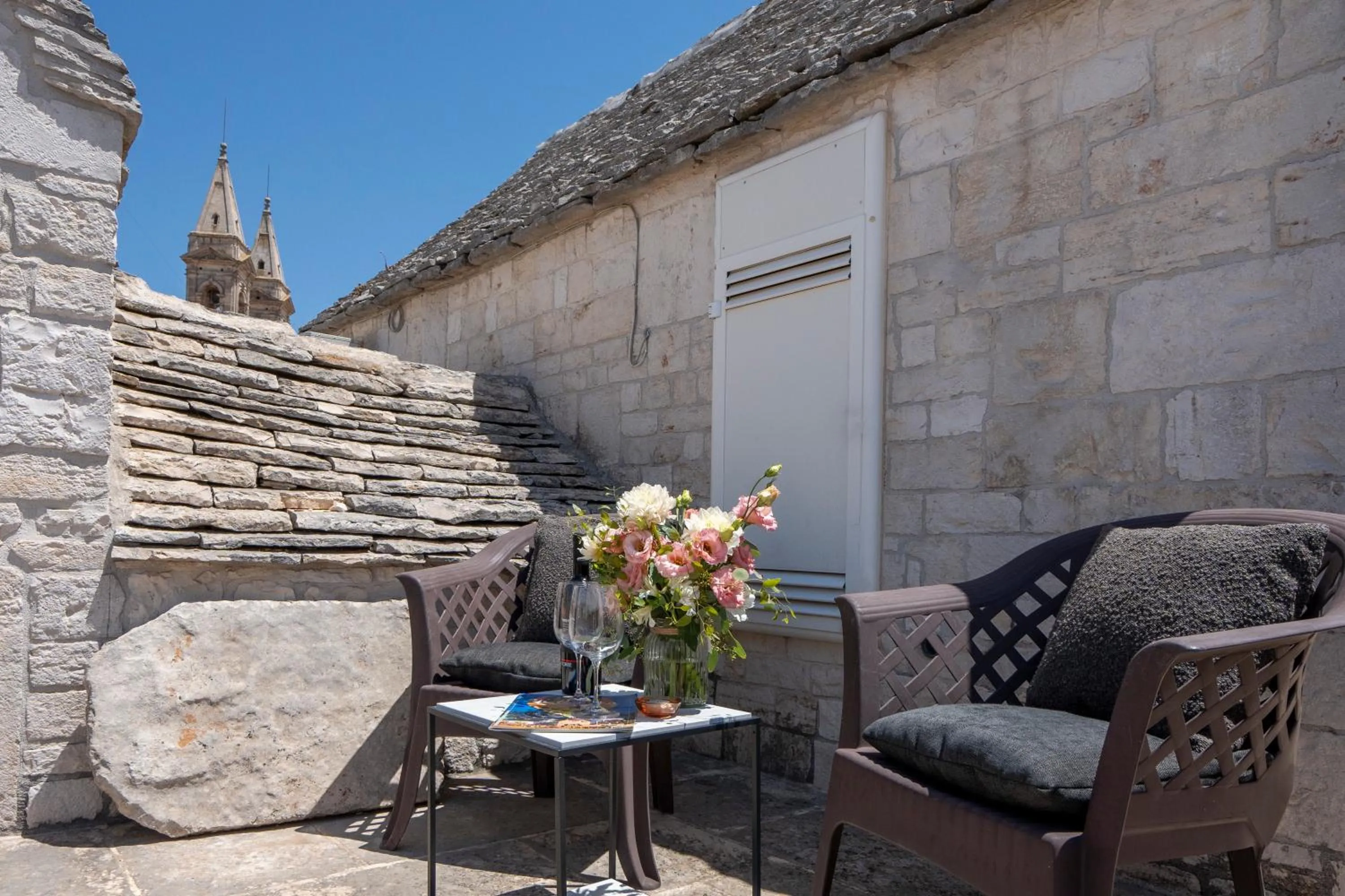 Patio in Trulli Contento - Rooms & Apartments