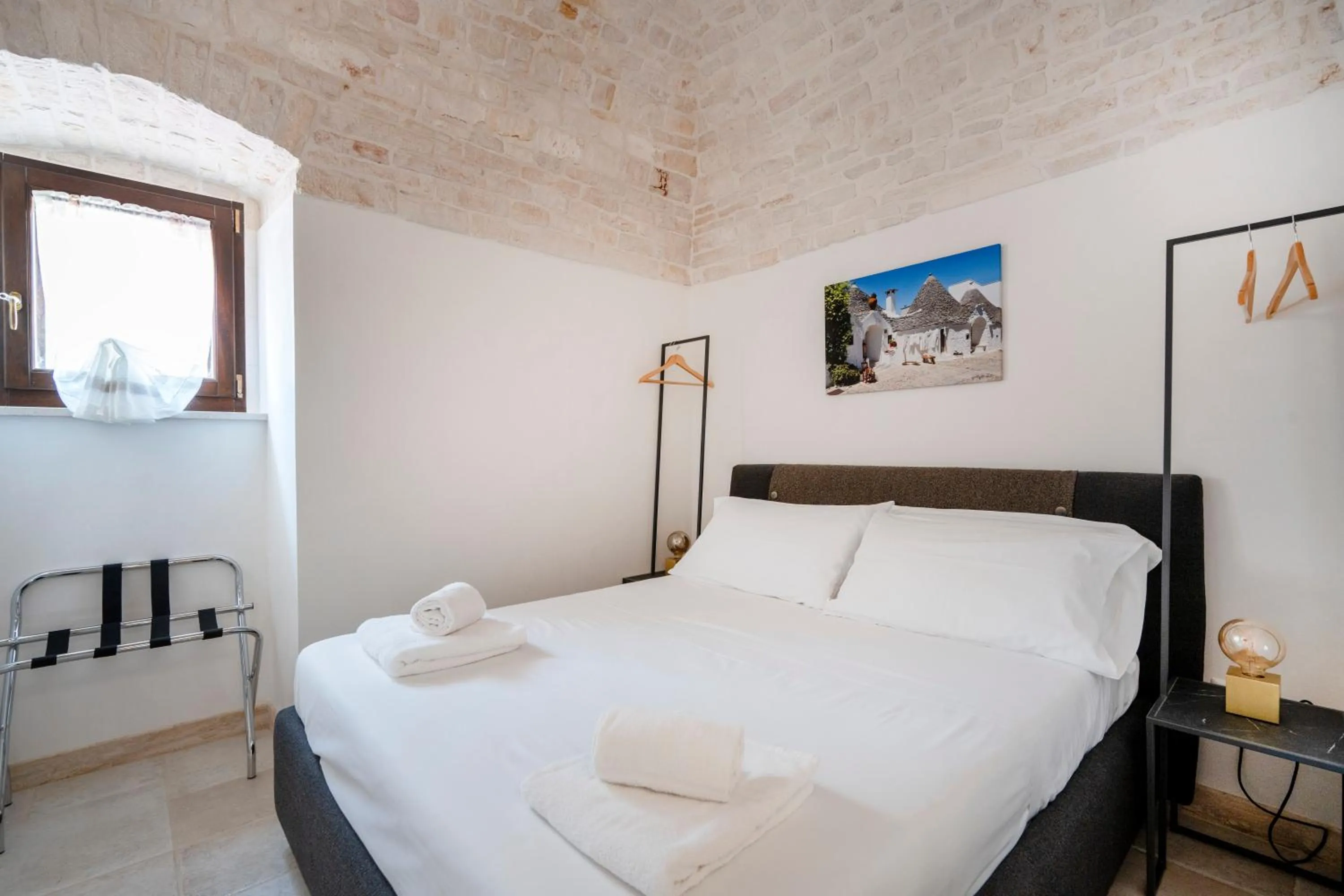 Bedroom, Bed in Trulli Contento - Rooms & Apartments