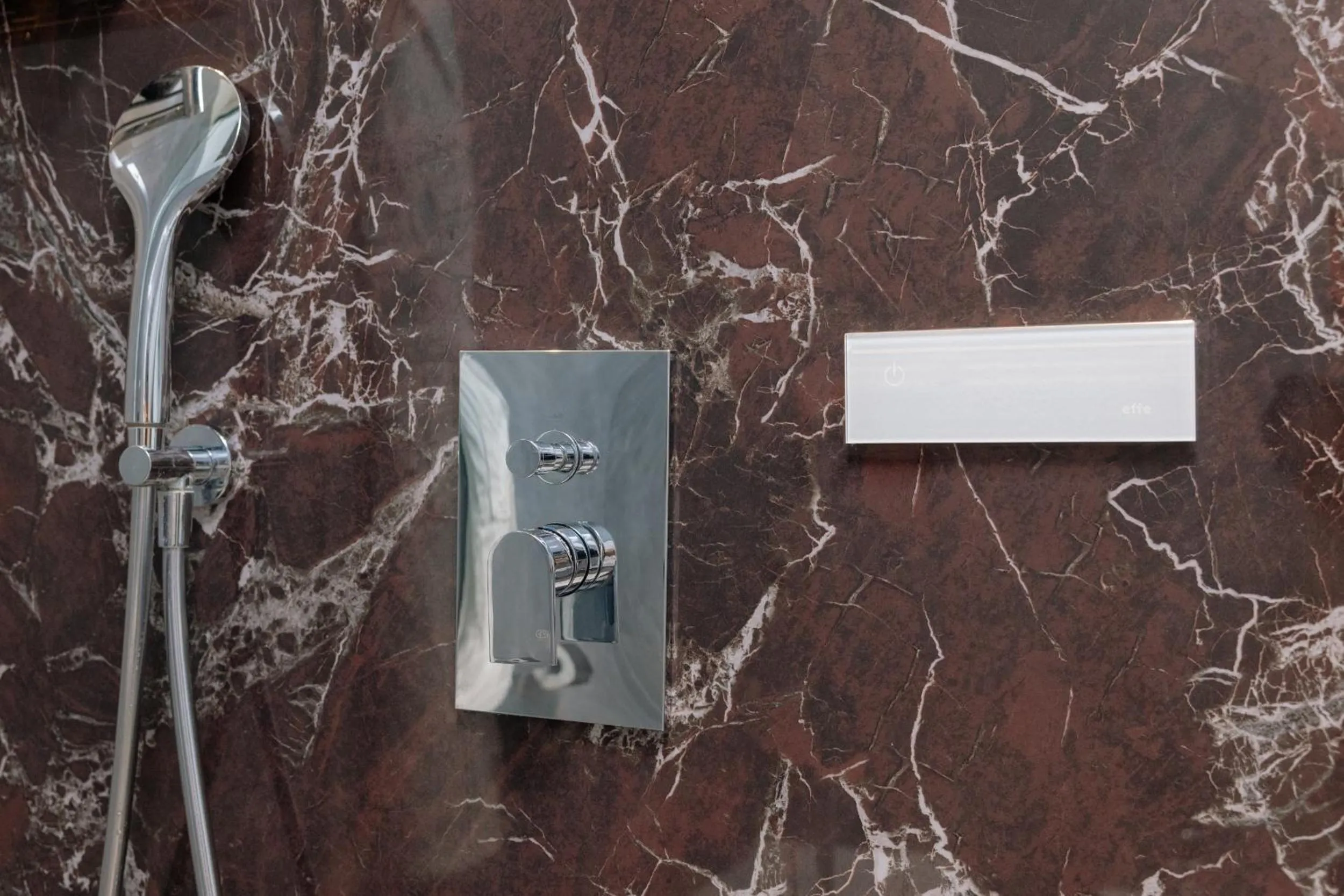 Shower in 10 KEYS MILANO