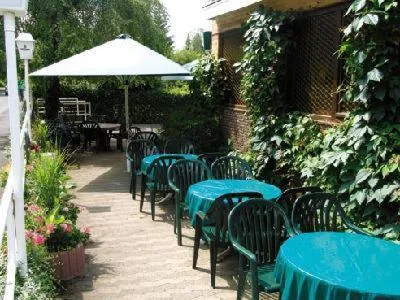 Restaurant/places to eat in Onkel Tom`s Hütte