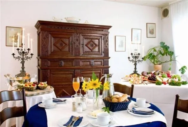 Continental breakfast in Onkel Tom`s Hütte