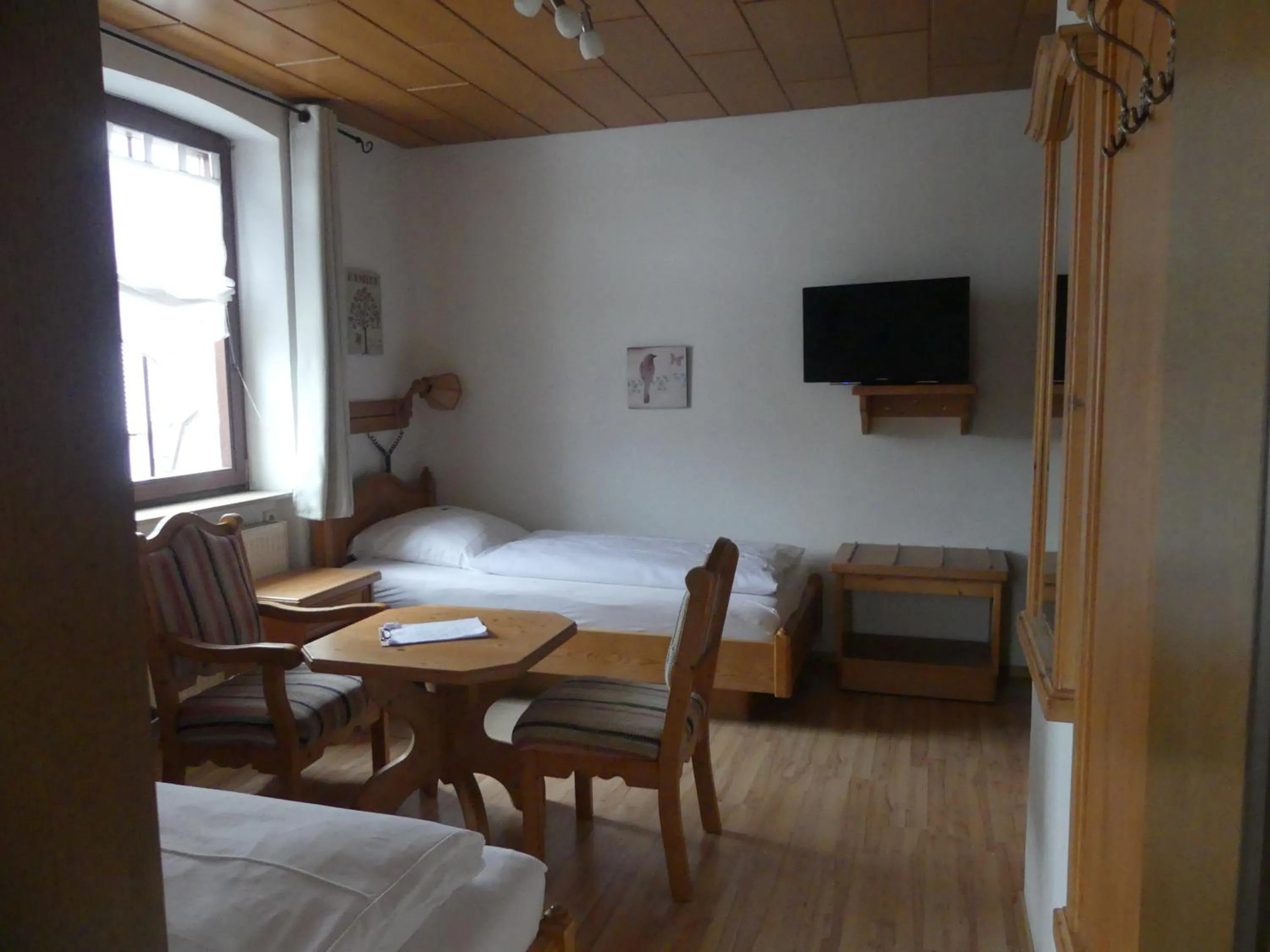 TV and multimedia, Bed in Bayerischer Hof