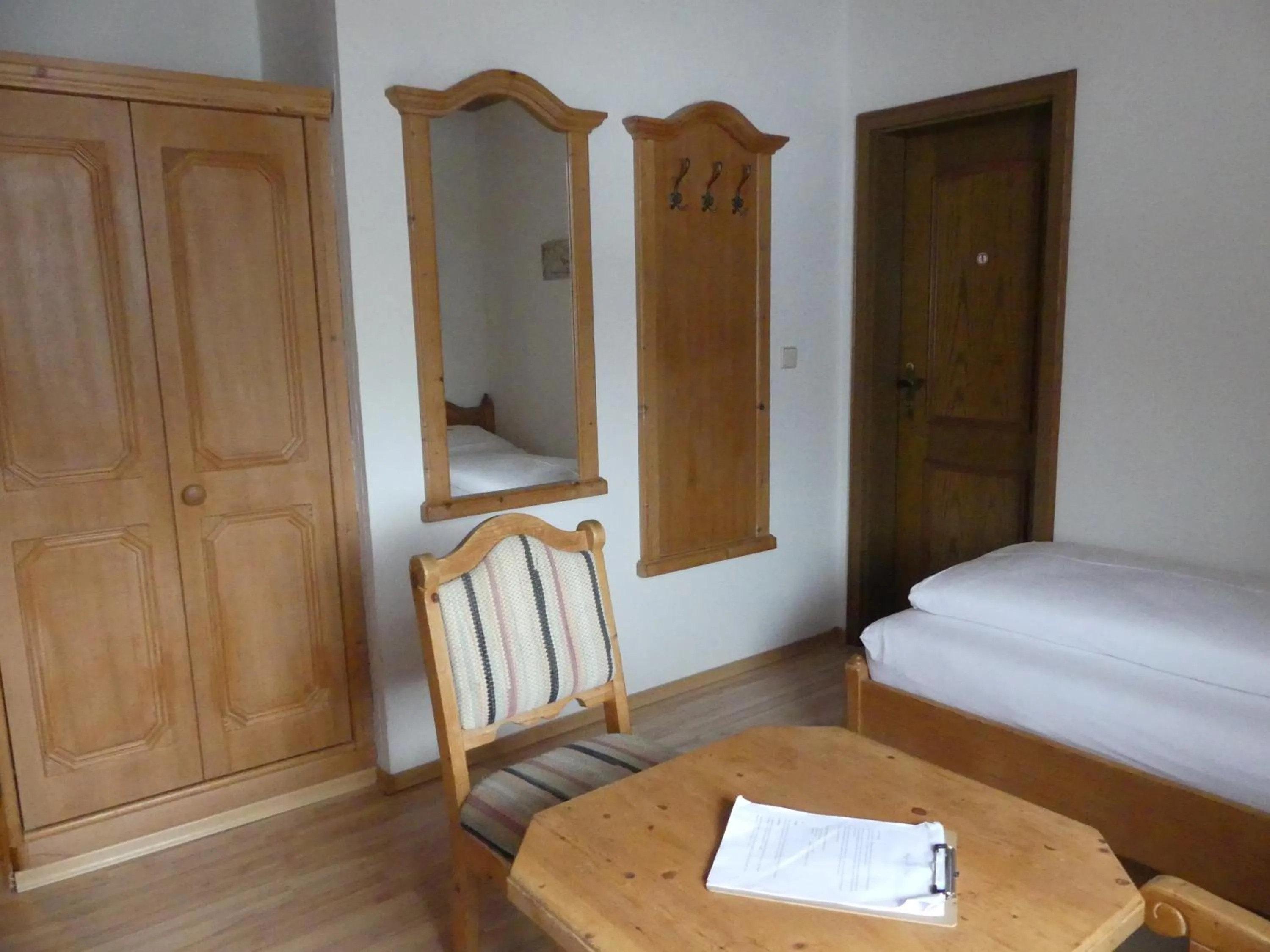 Photo of the whole room, Bed in Bayerischer Hof