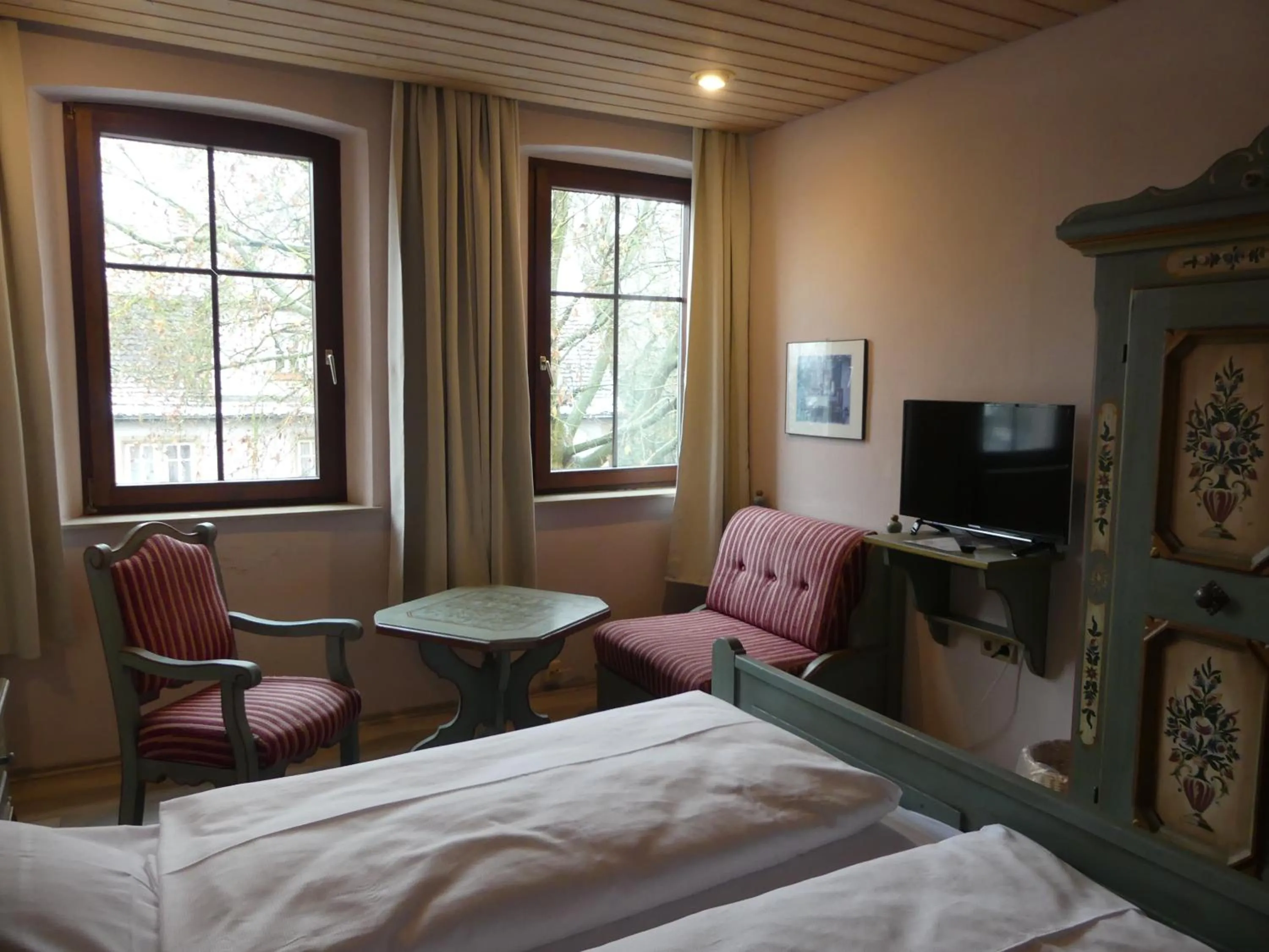 Photo of the whole room, Bed in Bayerischer Hof