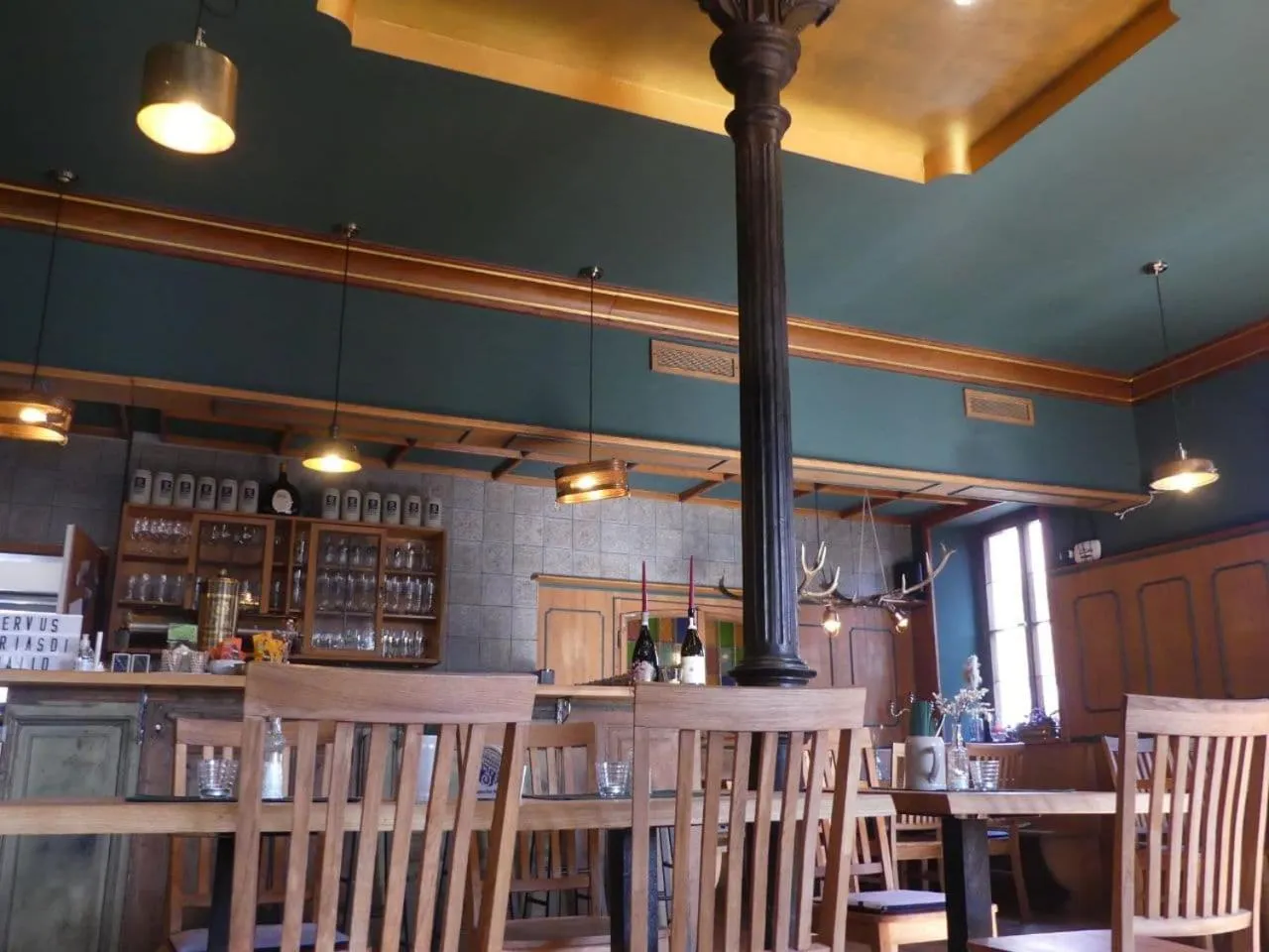 Restaurant/places to eat in Bayerischer Hof