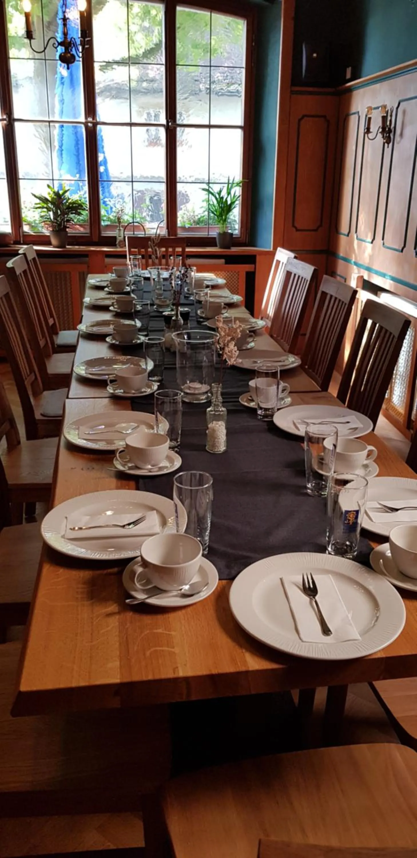 Restaurant/places to eat in Bayerischer Hof