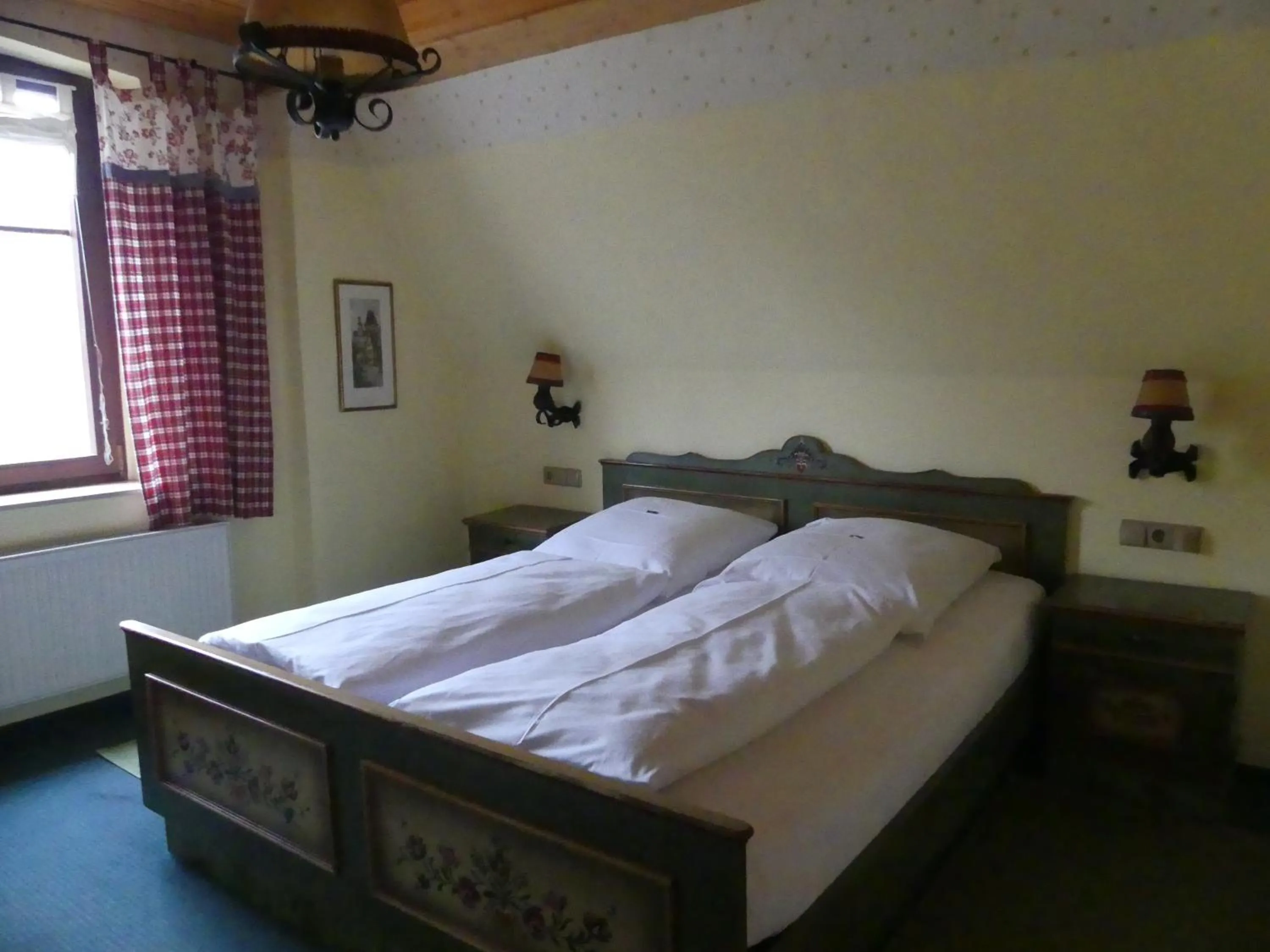 Photo of the whole room, Bed in Bayerischer Hof