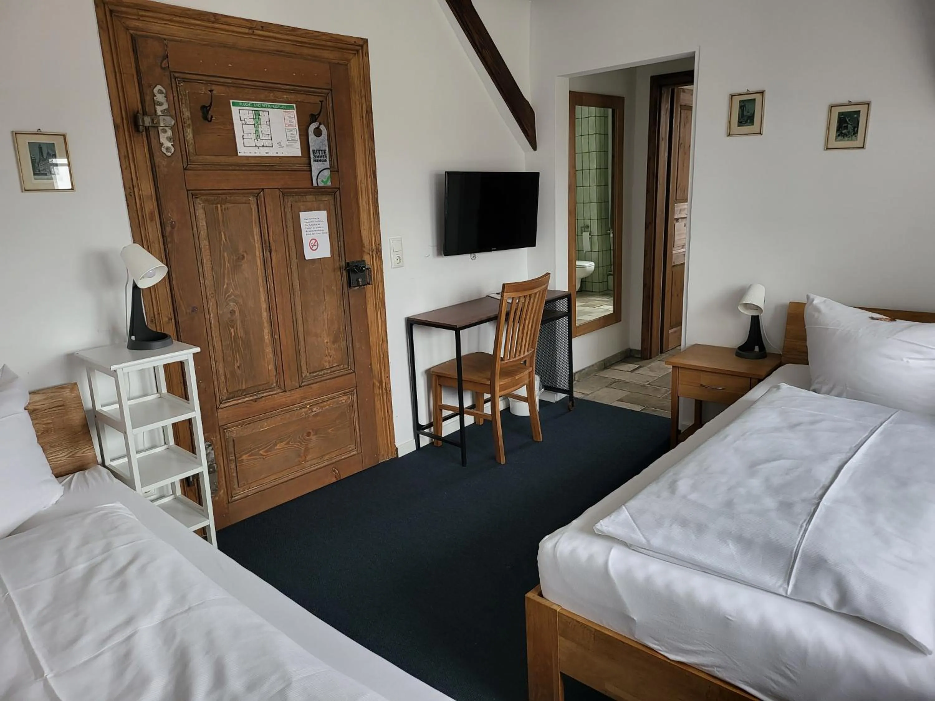 Photo of the whole room, Bed in Bayerischer Hof