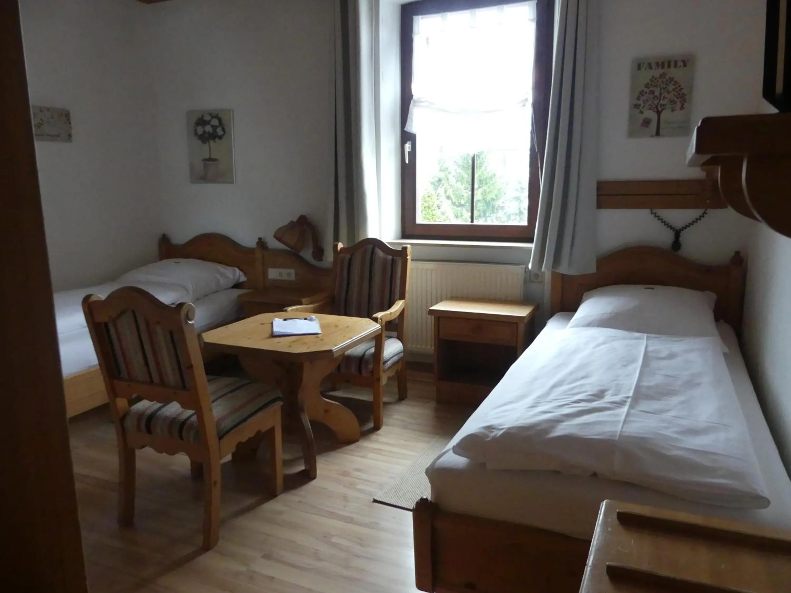 Photo of the whole room, Bed in Bayerischer Hof