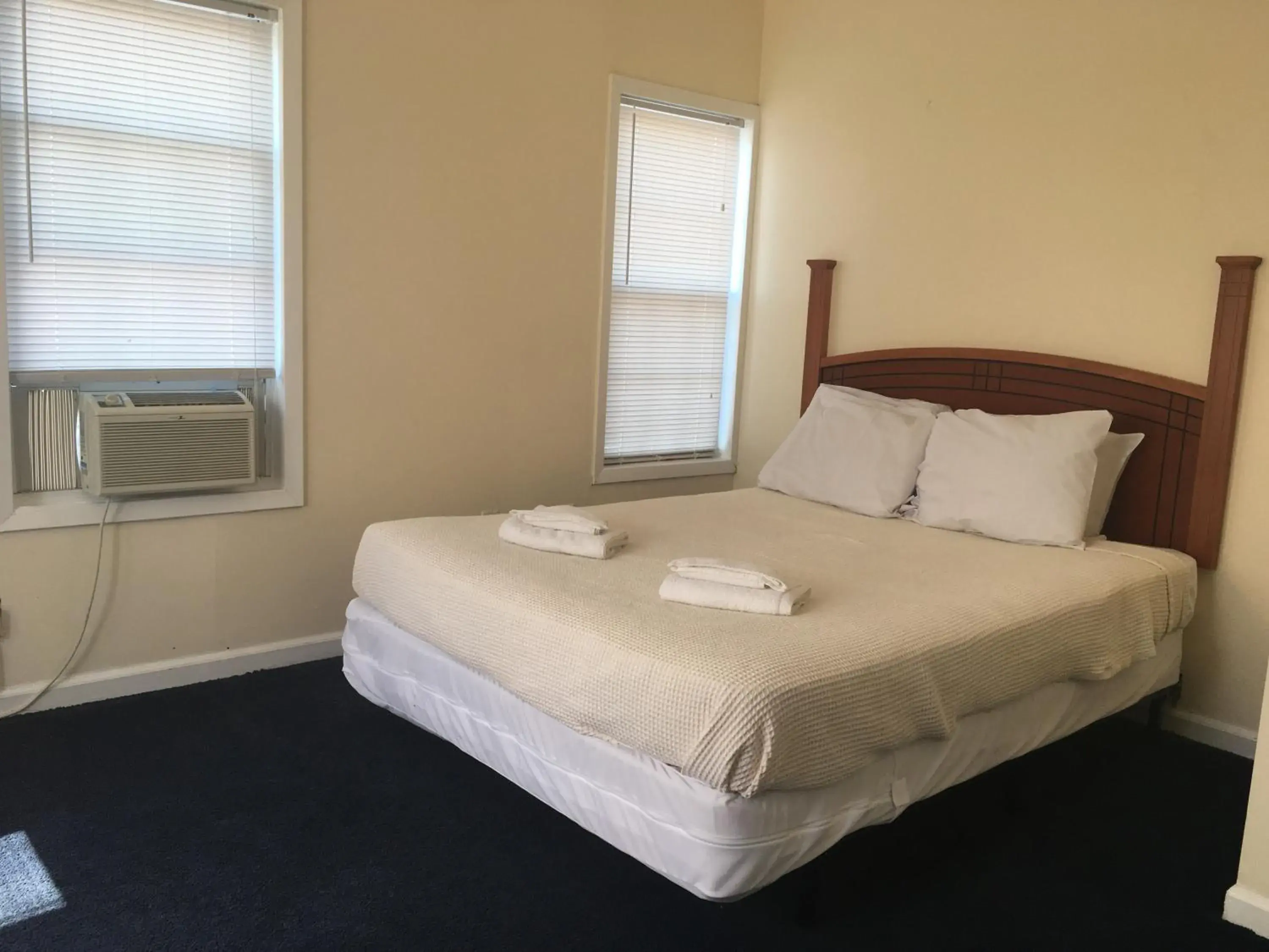 Bedroom, Bed in The Belmar Inn Bedroom, Bed in The Belmar Inn