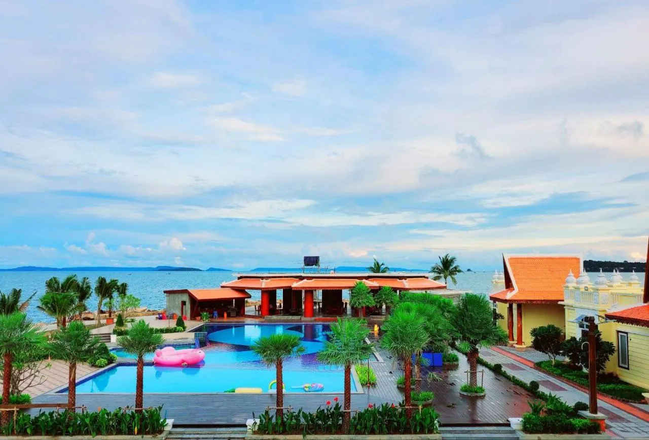 Swimming pool in Try Palace Resort Sihanoukville