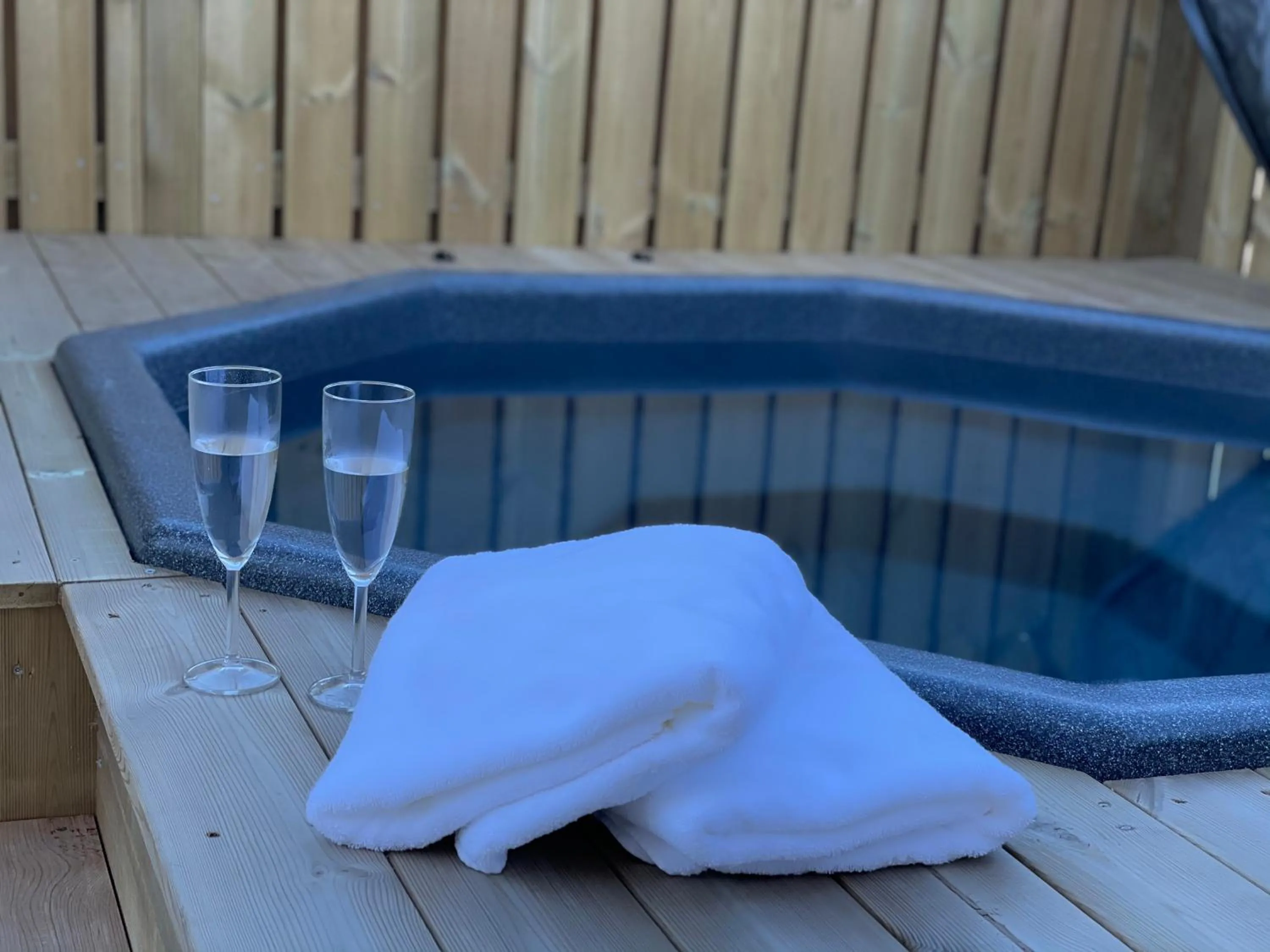 Hot Tub in North Apartments Suites