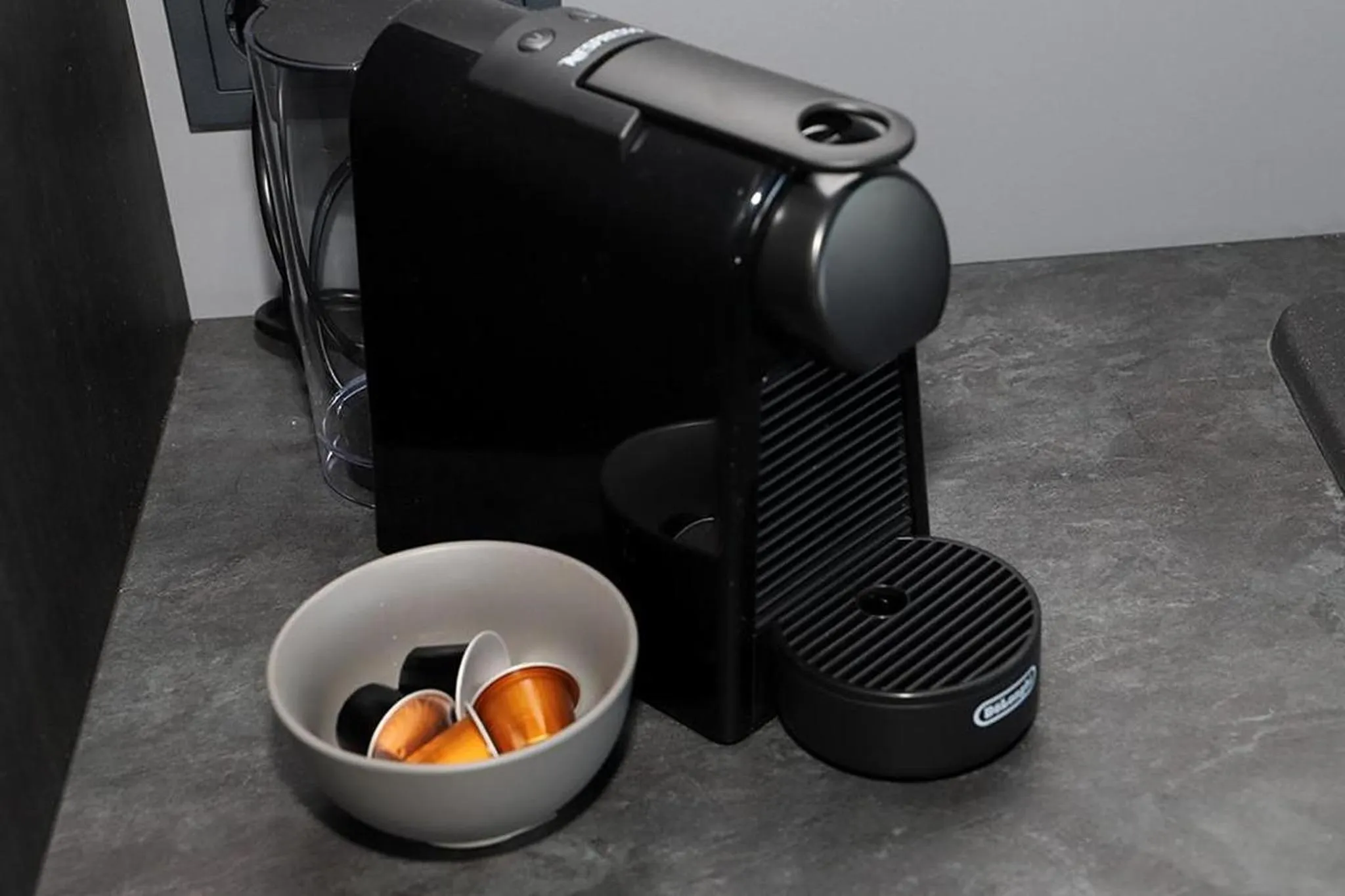 Coffee/tea facilities in North Apartments Suites