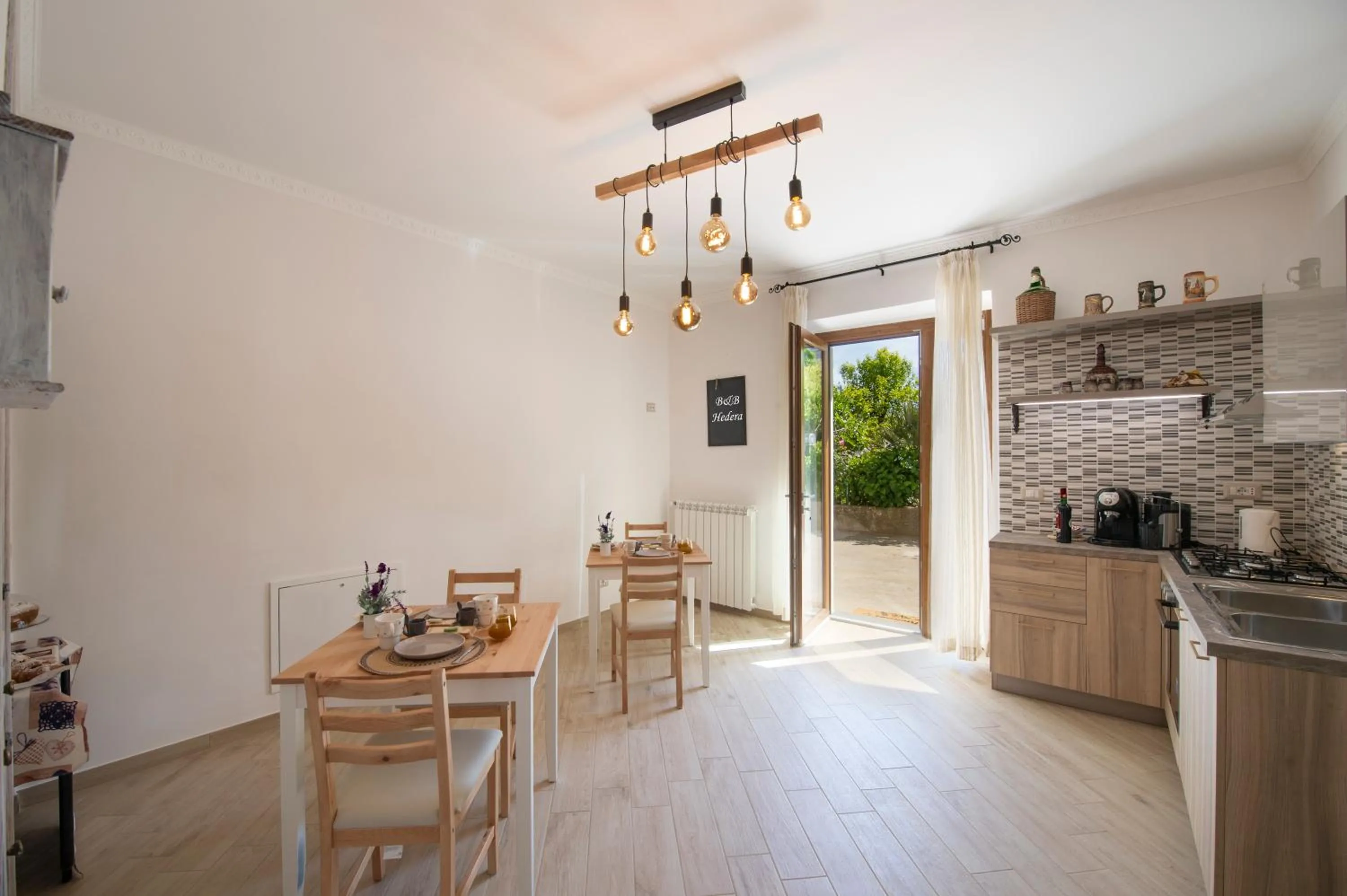 Property building in HedèraRooms