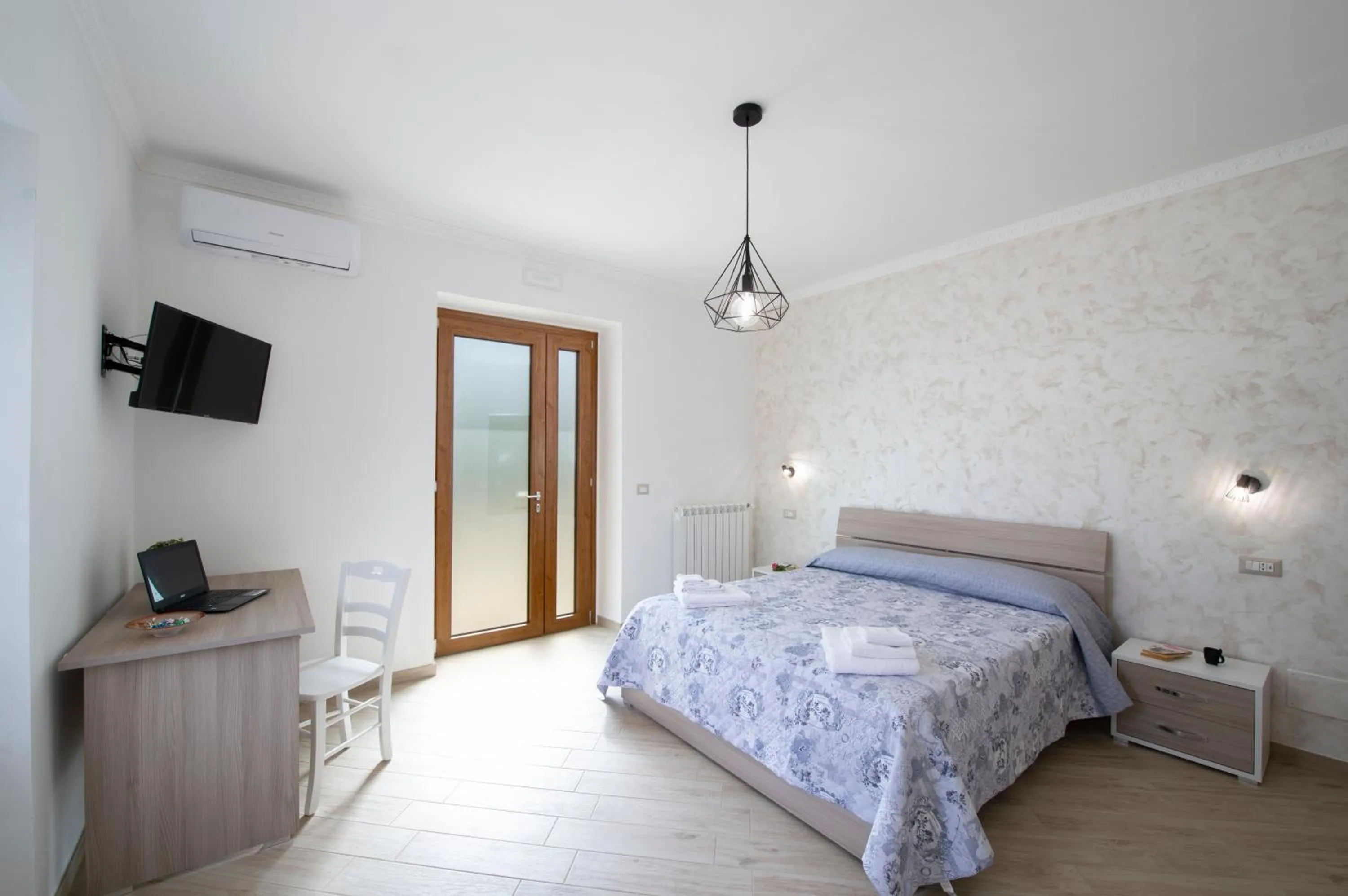 Bedroom, Bed in HedèraRooms