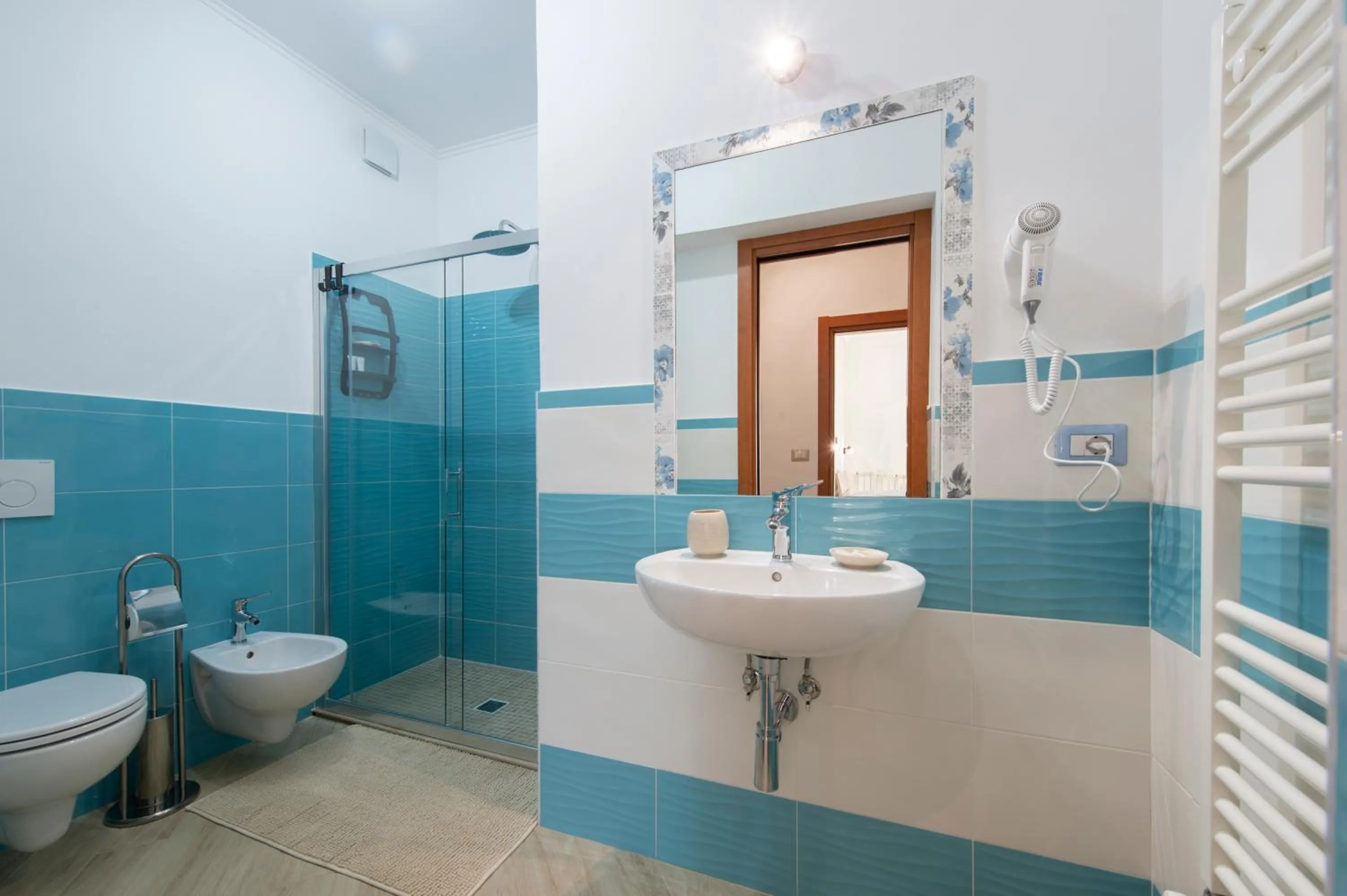 Bathroom in HedèraRooms