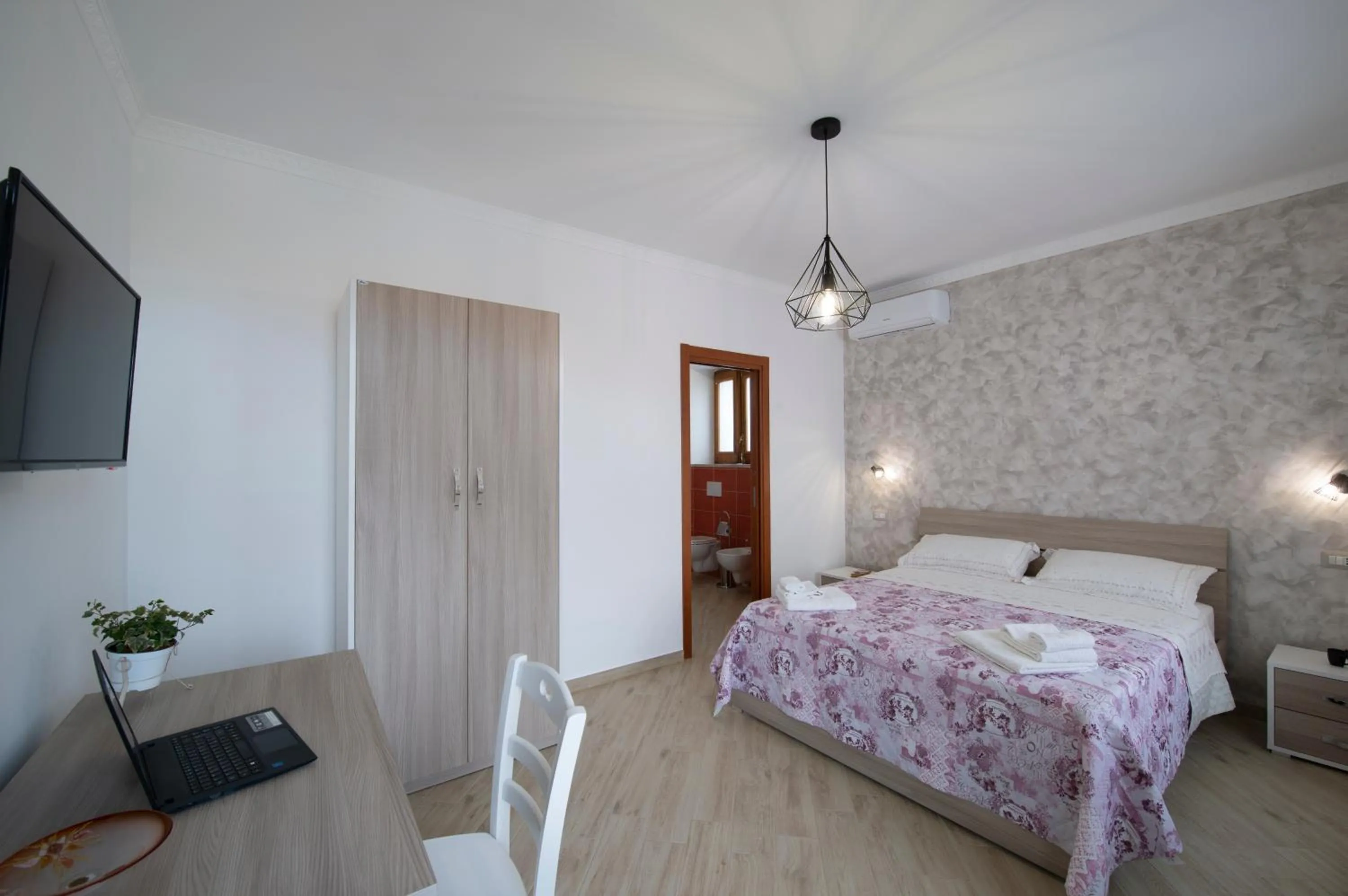Bedroom, Bed in HedèraRooms