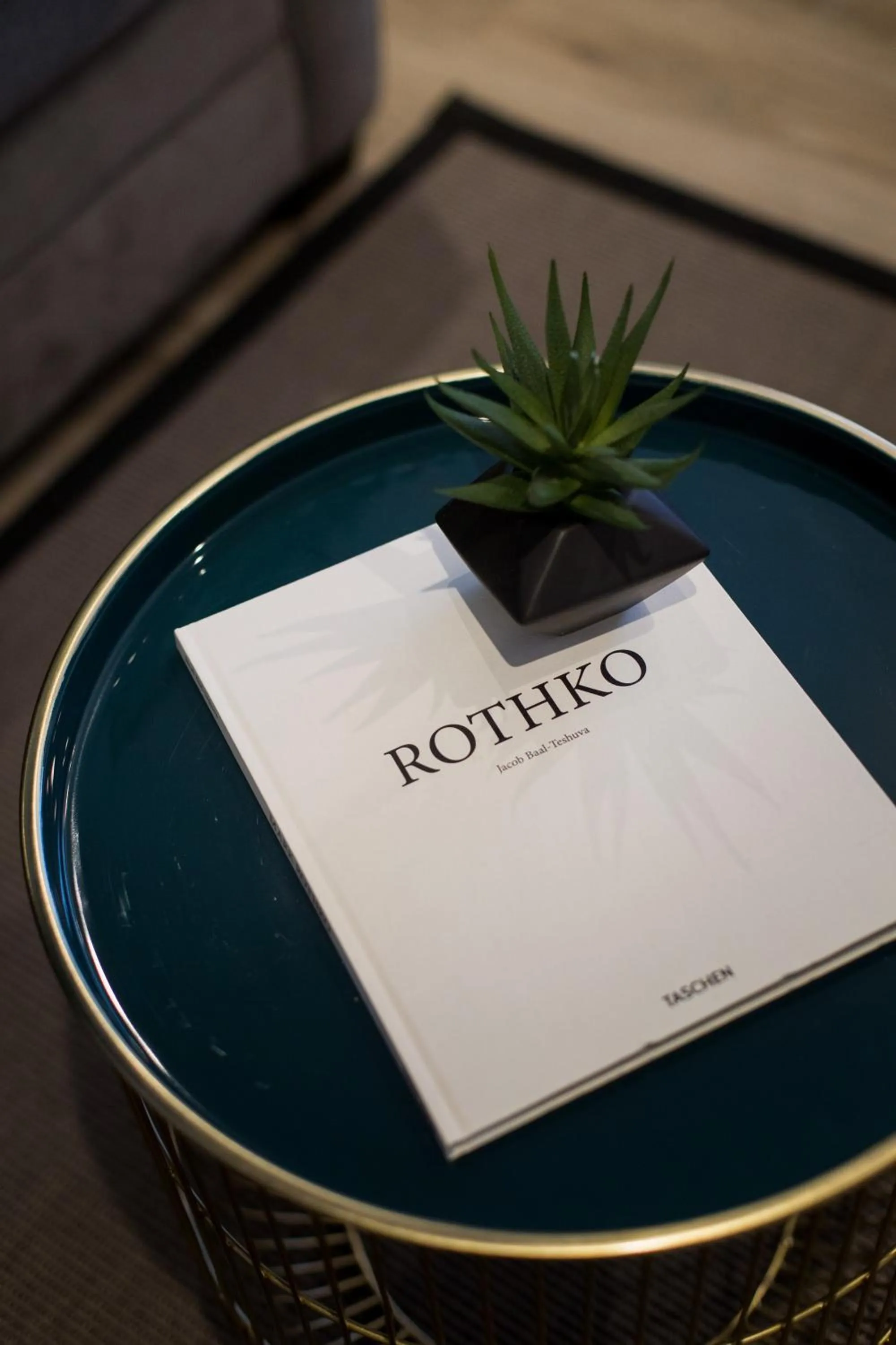 Blue Tropics Studio in Little Italy with kitchen by Den Stays