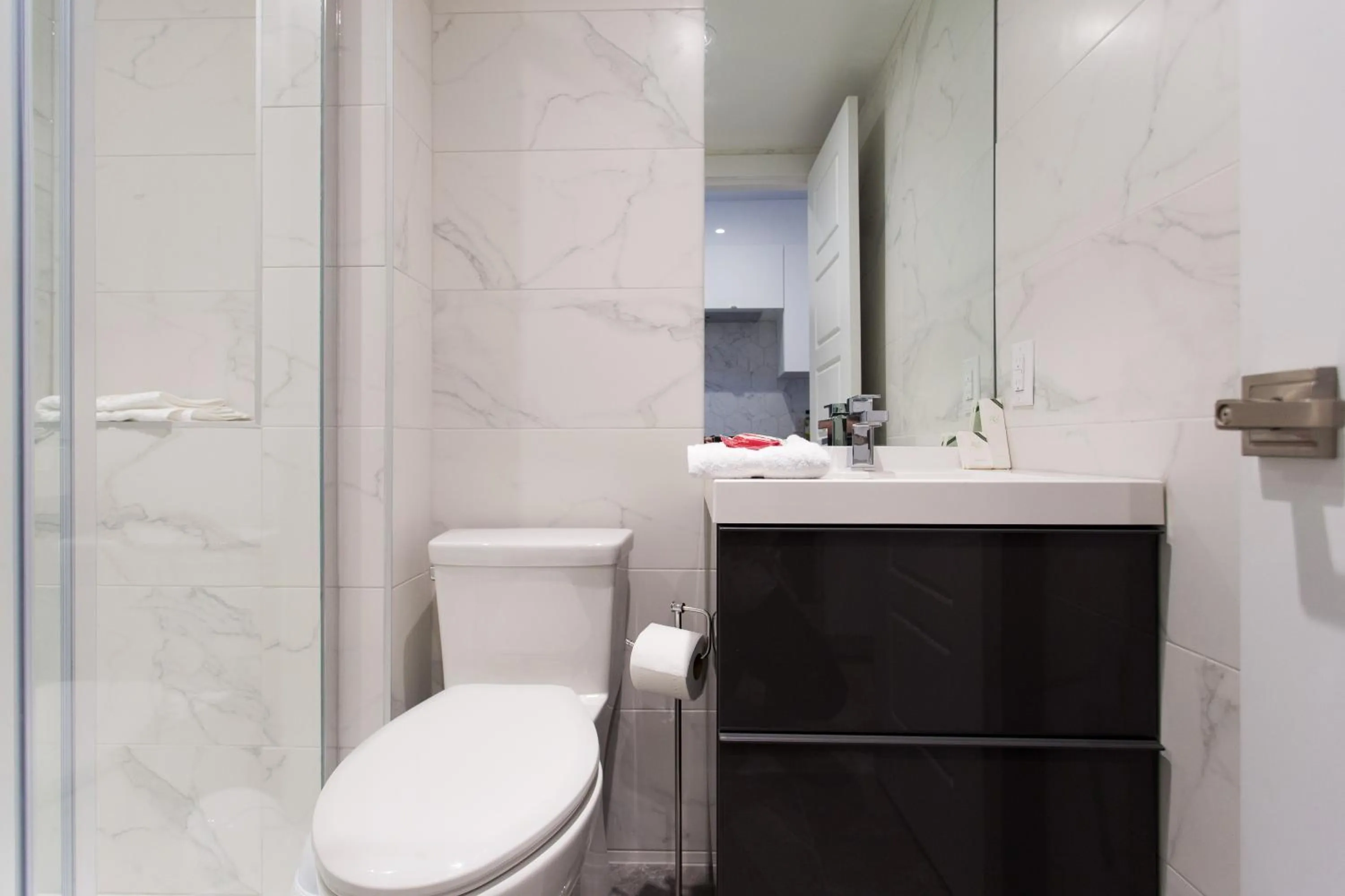 Blue Tropics Studio in Little Italy with kitchen by Den Stays