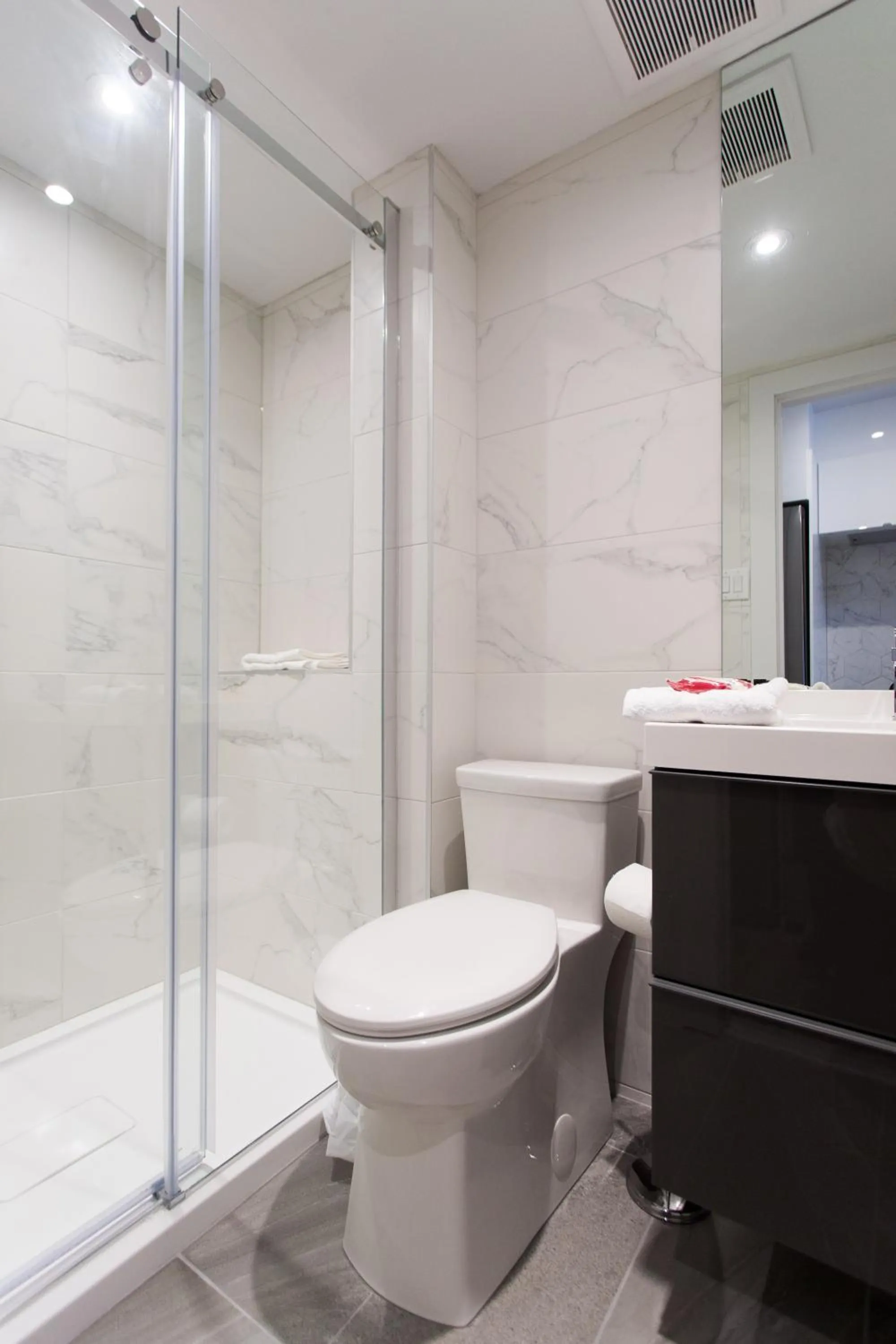 Blue Tropics Studio in Little Italy with kitchen by Den Stays