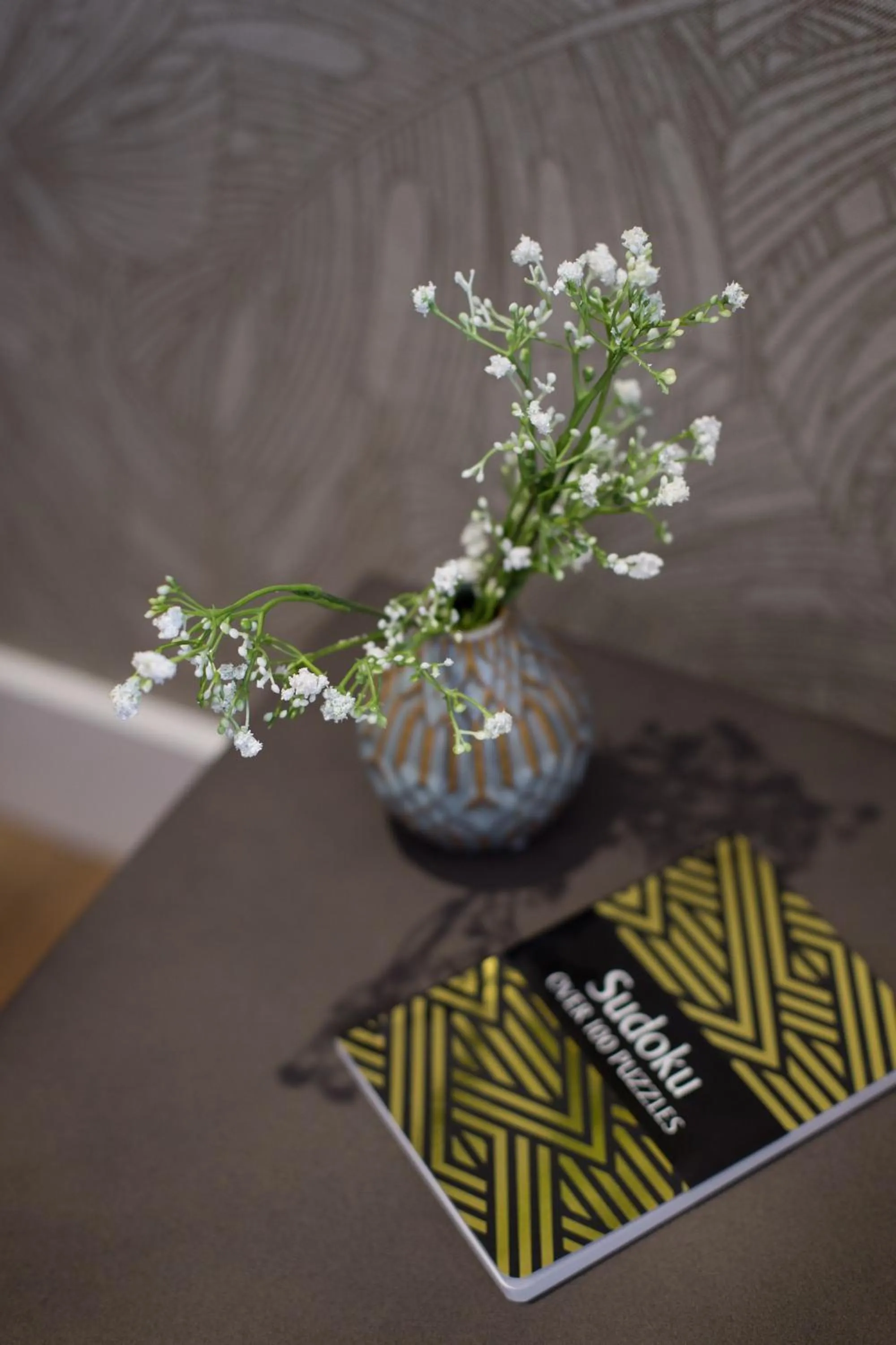 Blue Tropics Studio in Little Italy with kitchen by Den Stays