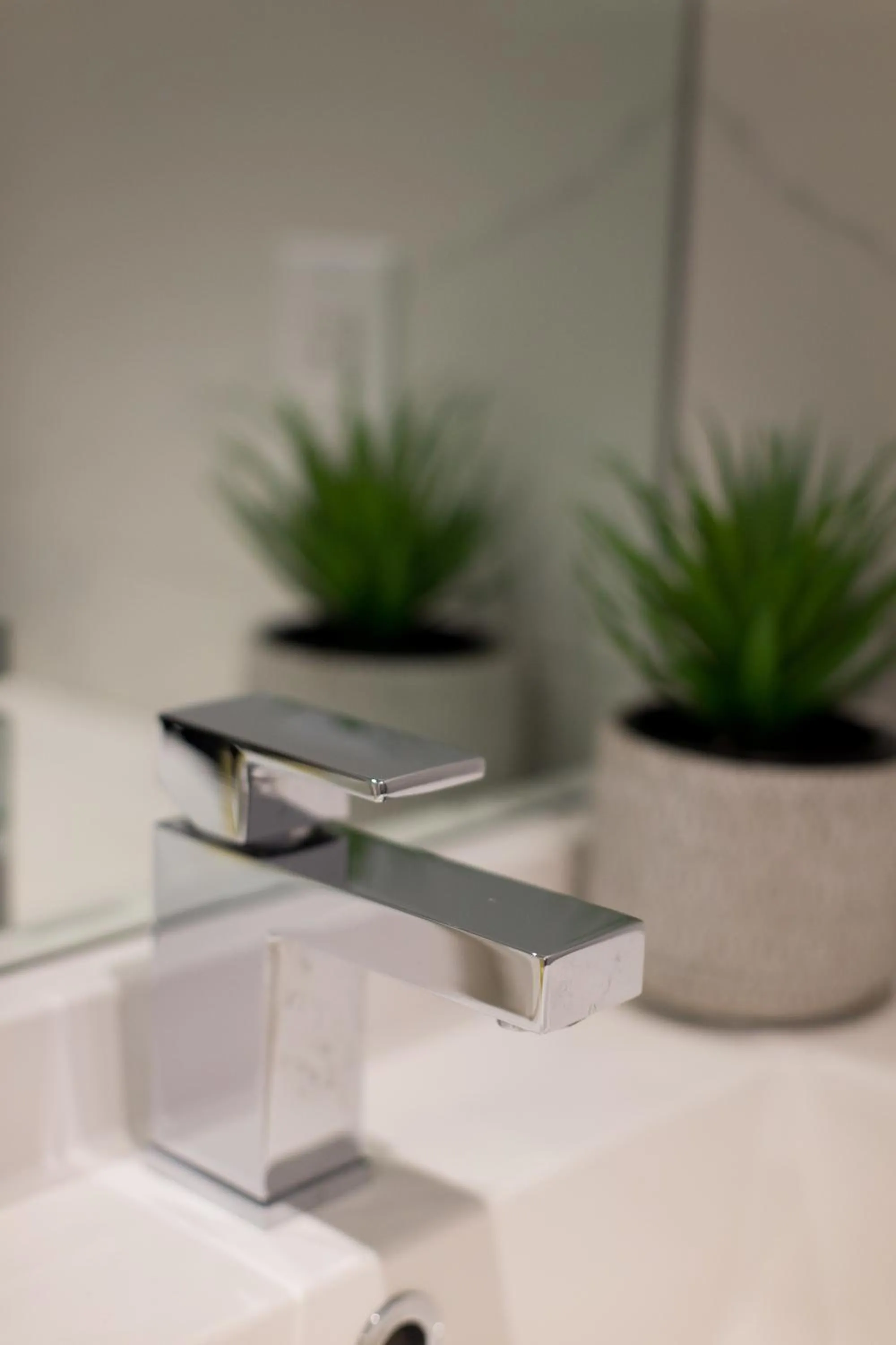 Scandinavian Studio with Full Kitchen and Bath by Den Stays