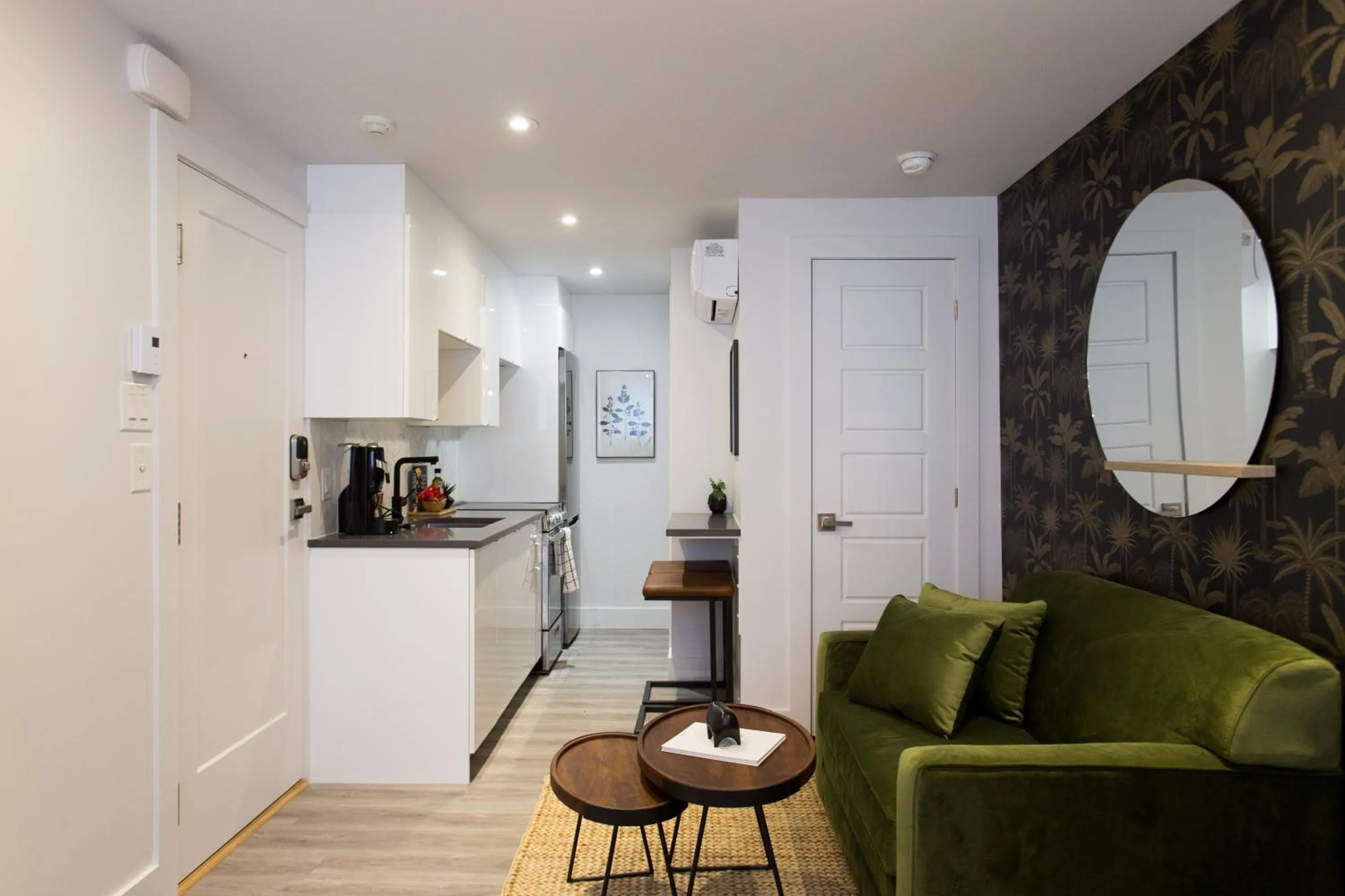 16 Studio Apartment-Hotel in Little Italy by Den Stays