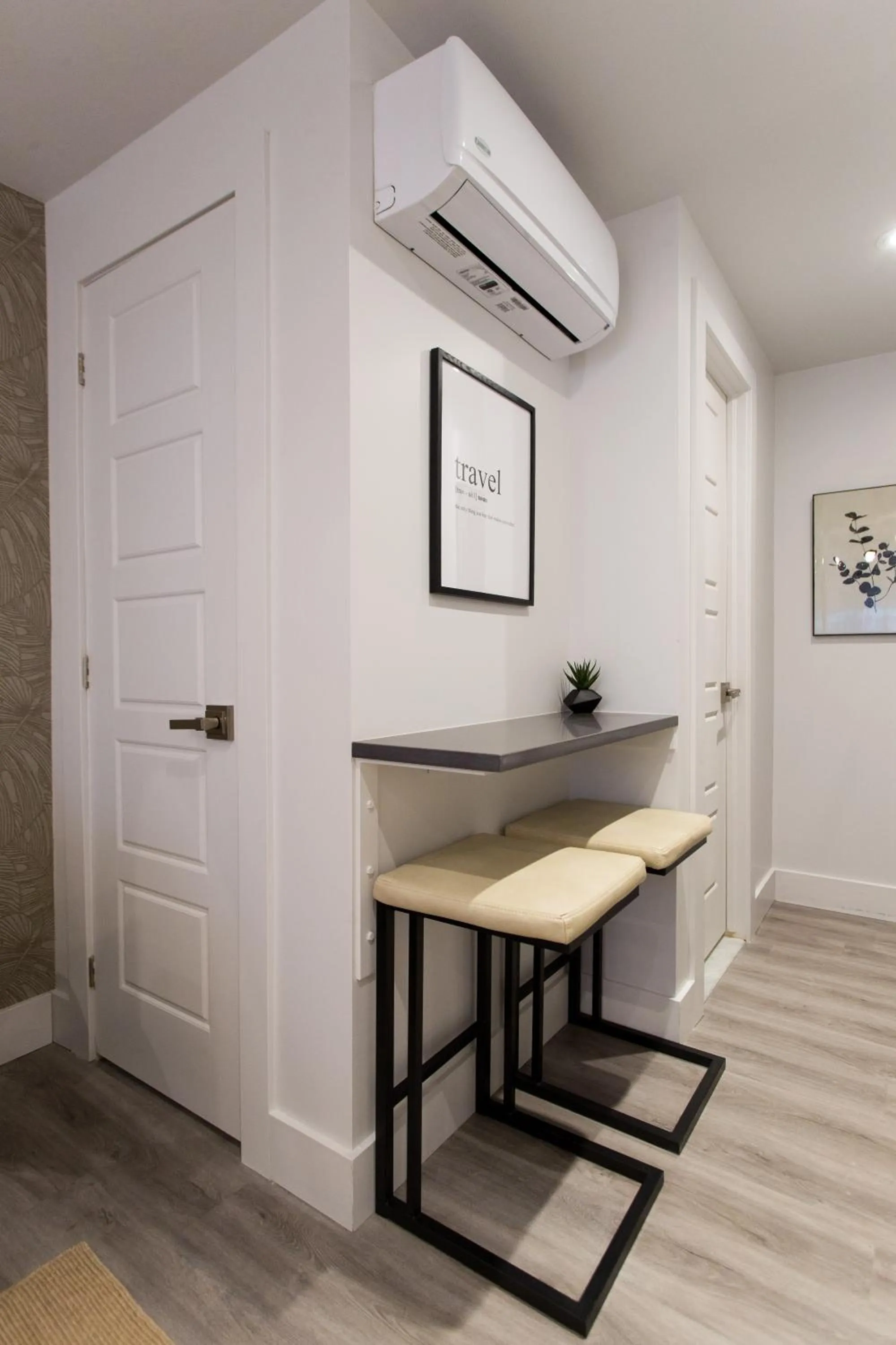 16 Studio Apartment-Hotel in Little Italy by Den Stays