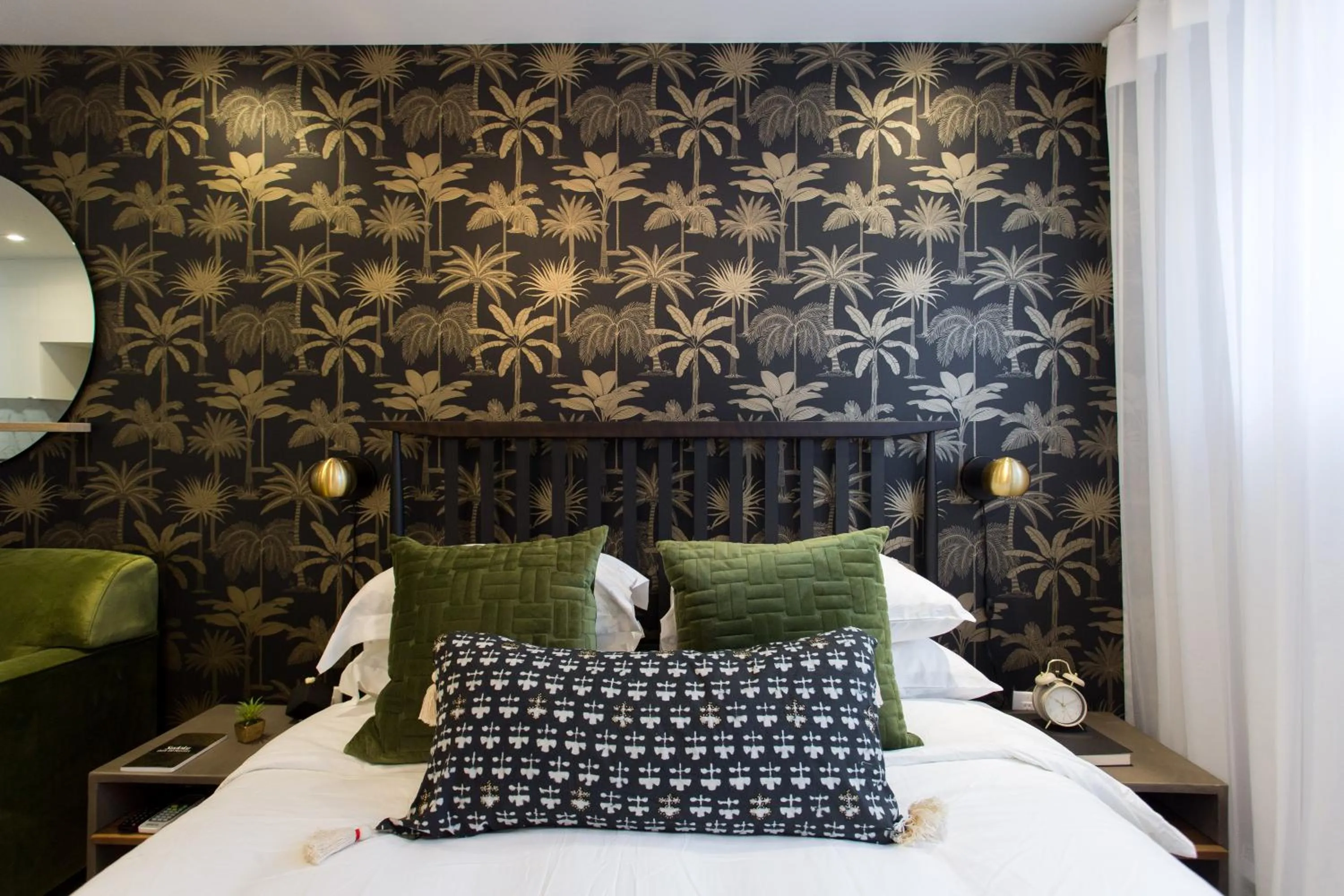 Bed in 16 Studio Apartment-Hotel in Little Italy by Den Stays