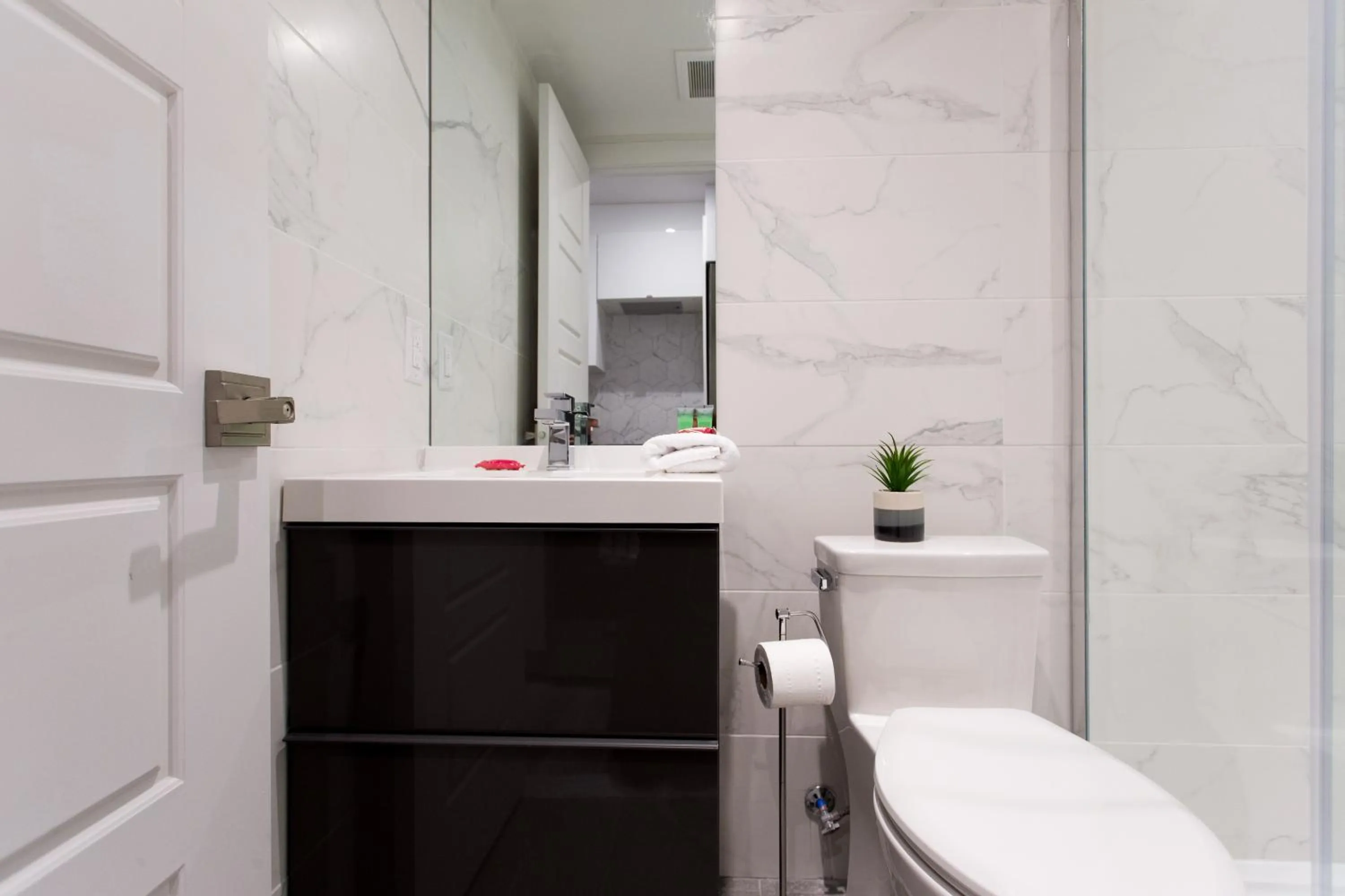 16 Studio Apartment-Hotel in Little Italy by Den Stays