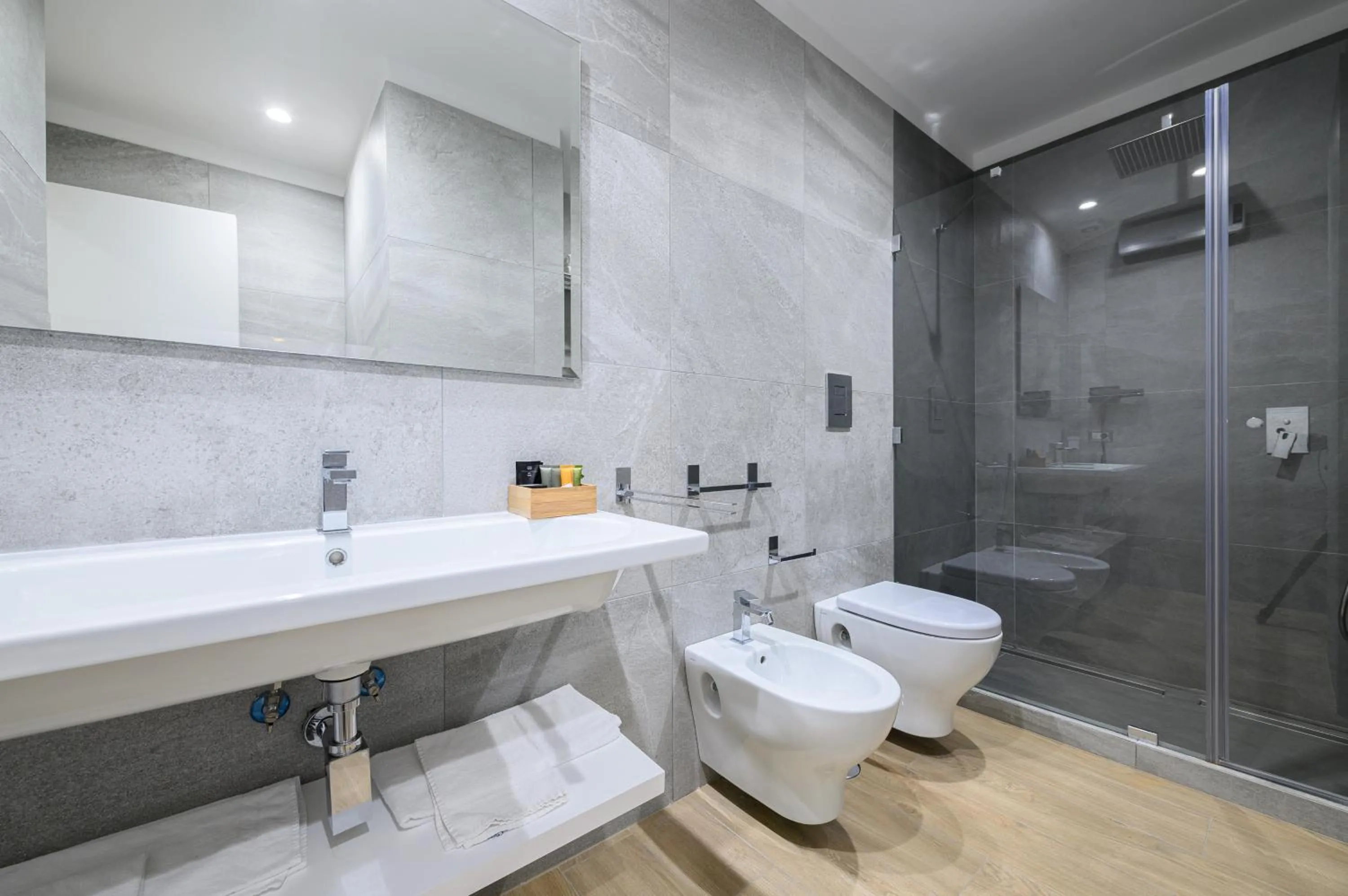 Shower, Bathroom in CasAlice B&B Napoli