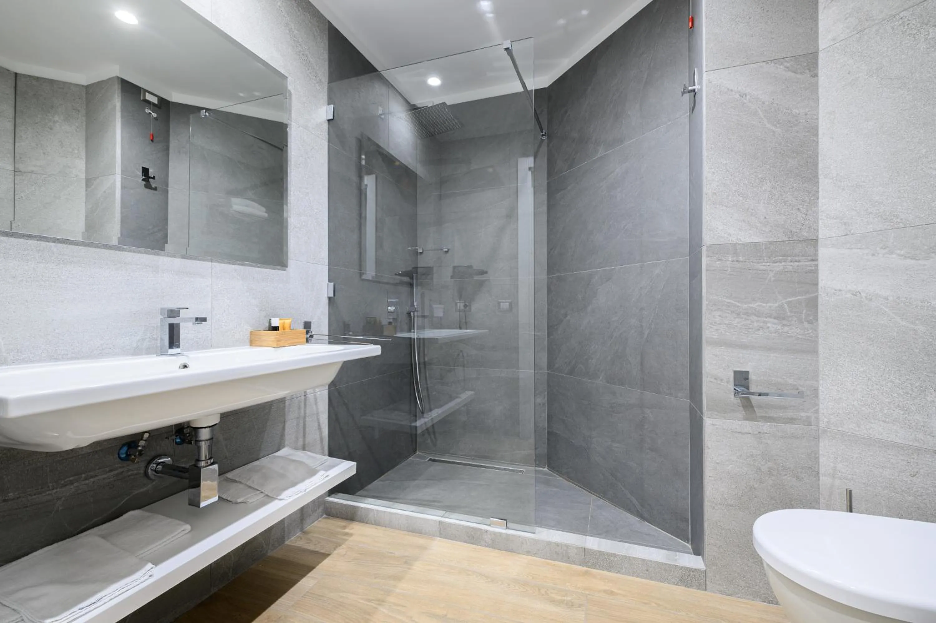 Shower, Bathroom in CasAlice B&B Napoli