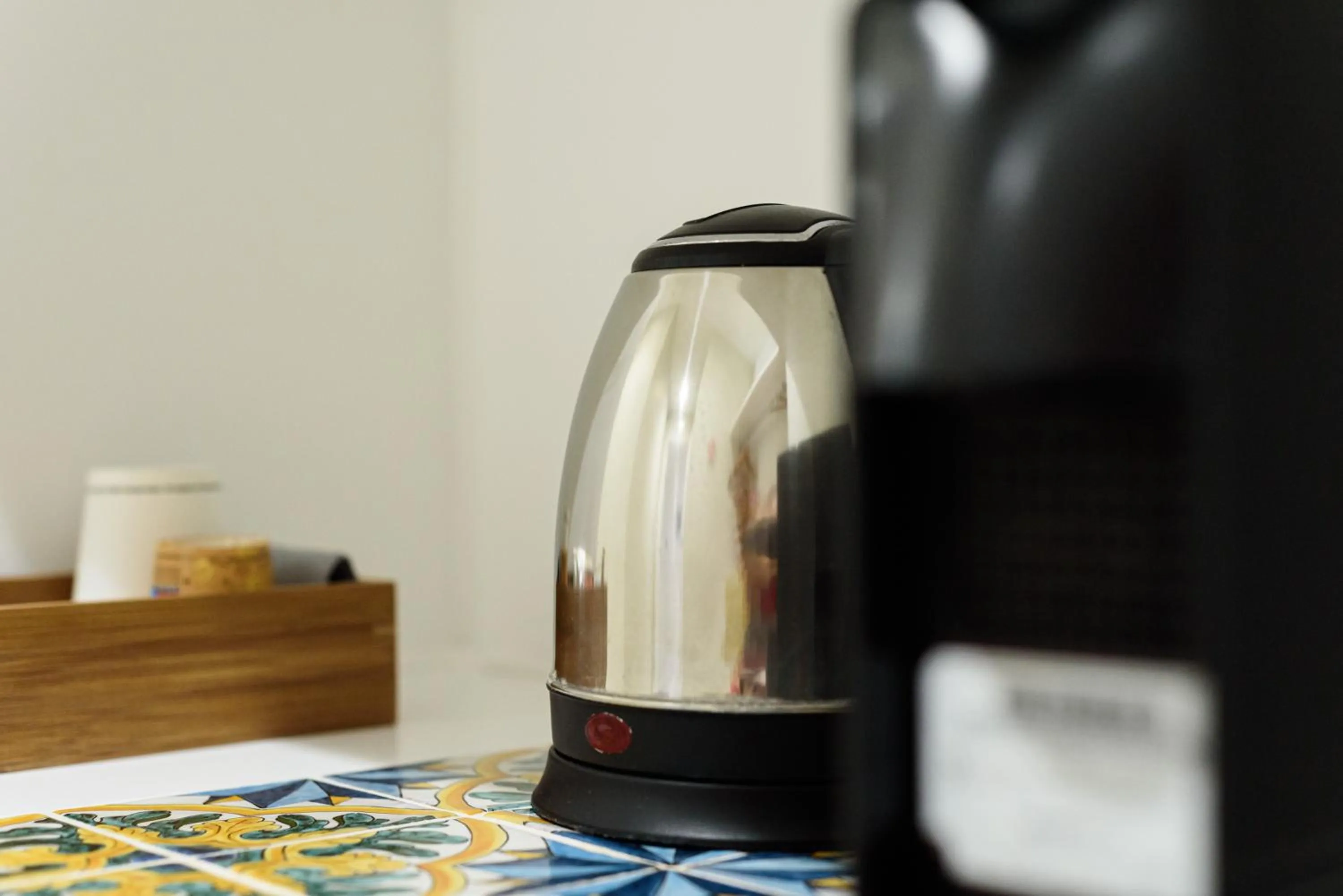 Coffee/tea facilities, TV/Entertainment Center in CasAlice B&B Napoli