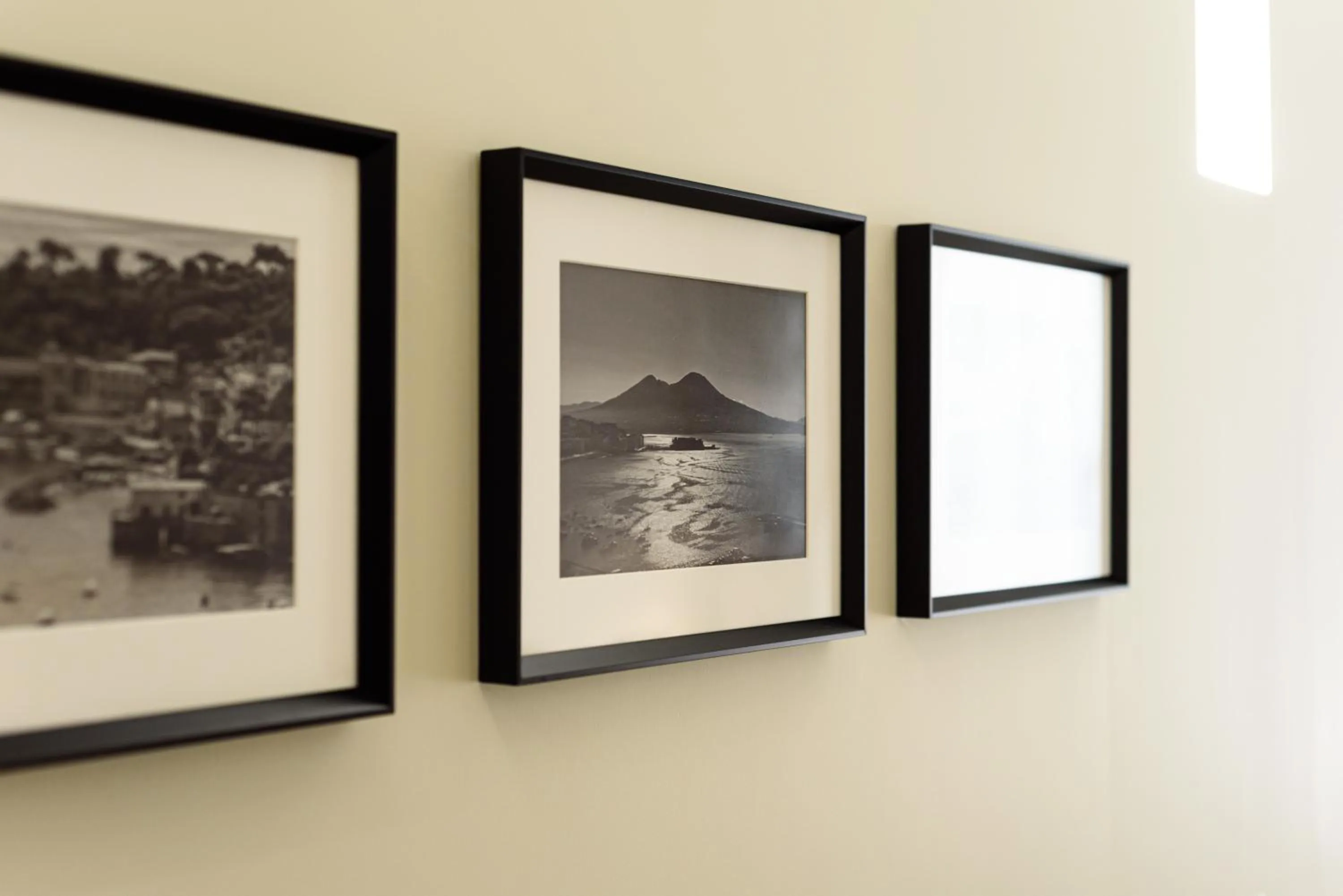 Decorative detail in CasAlice B&B Napoli