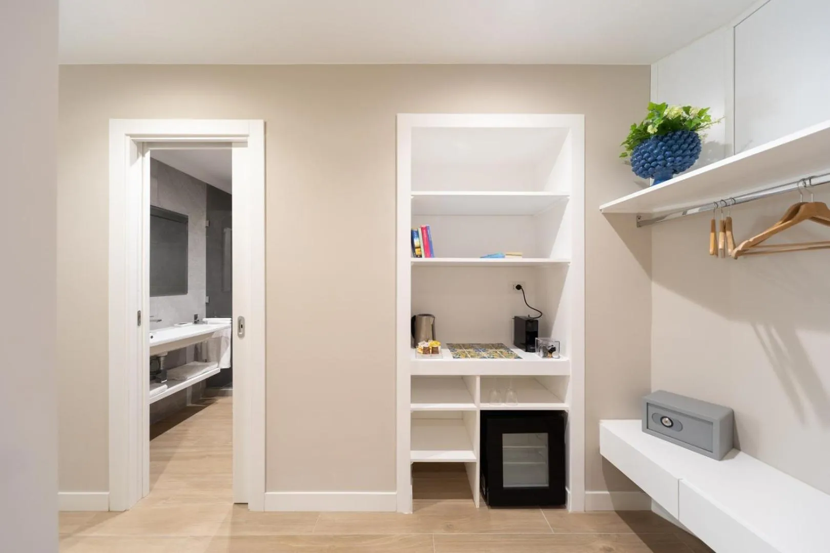 Kitchen or kitchenette, Kitchen/Kitchenette in CasAlice B&B Napoli